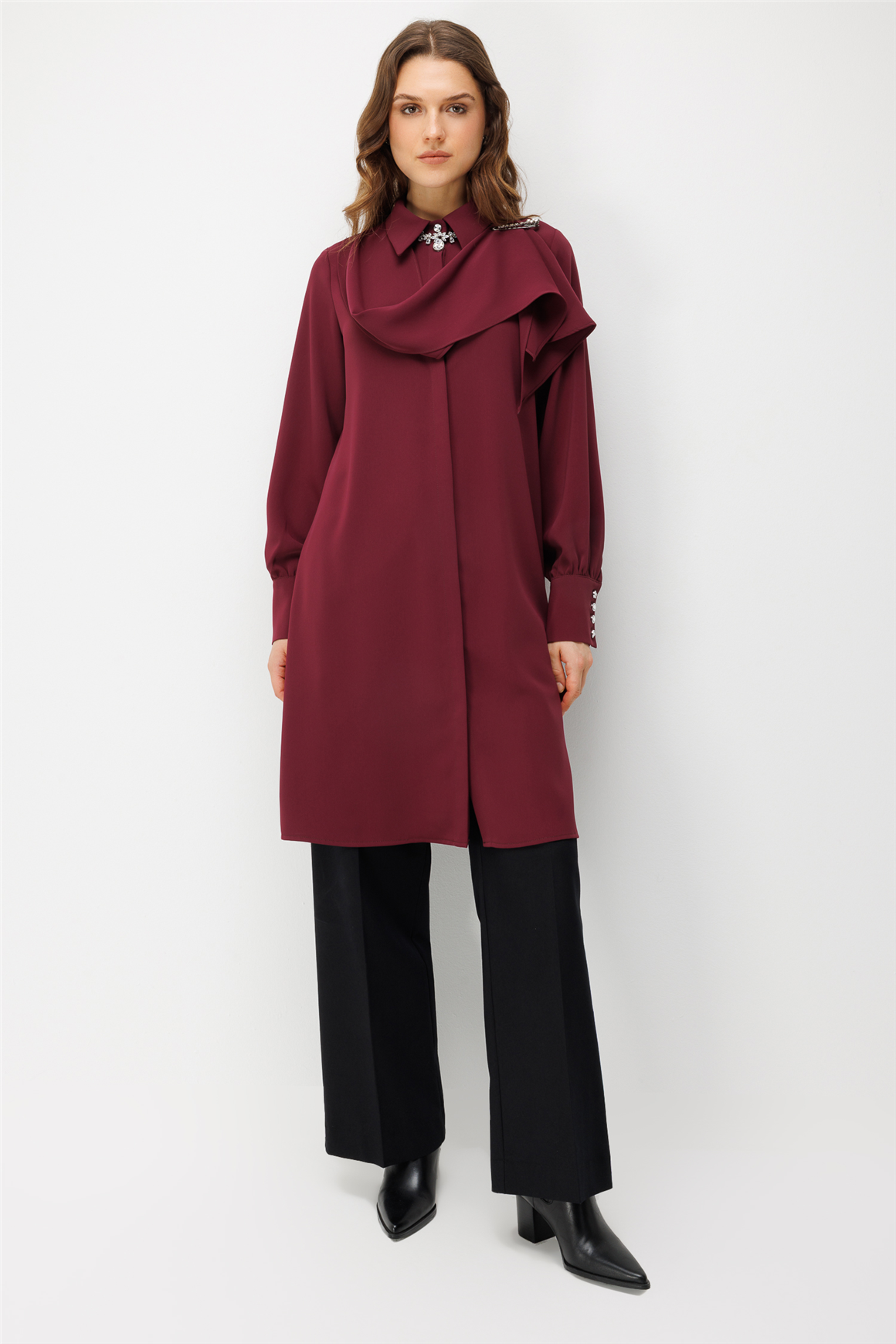 Fularlı Broş Detaylı Tunik  Bordo