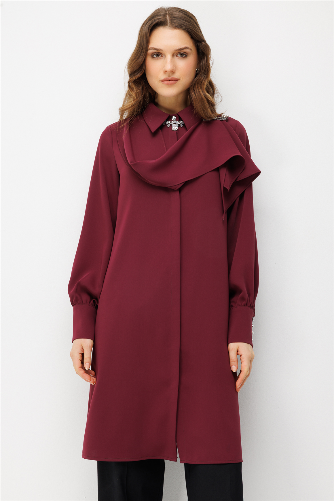 Fularlı Broş Detaylı Tunik  Bordo