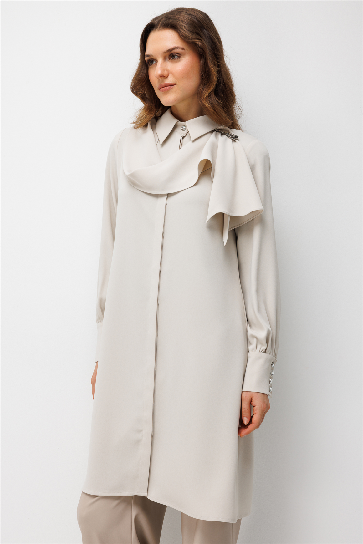 Fularlı Broş Detaylı Tunik  Taş