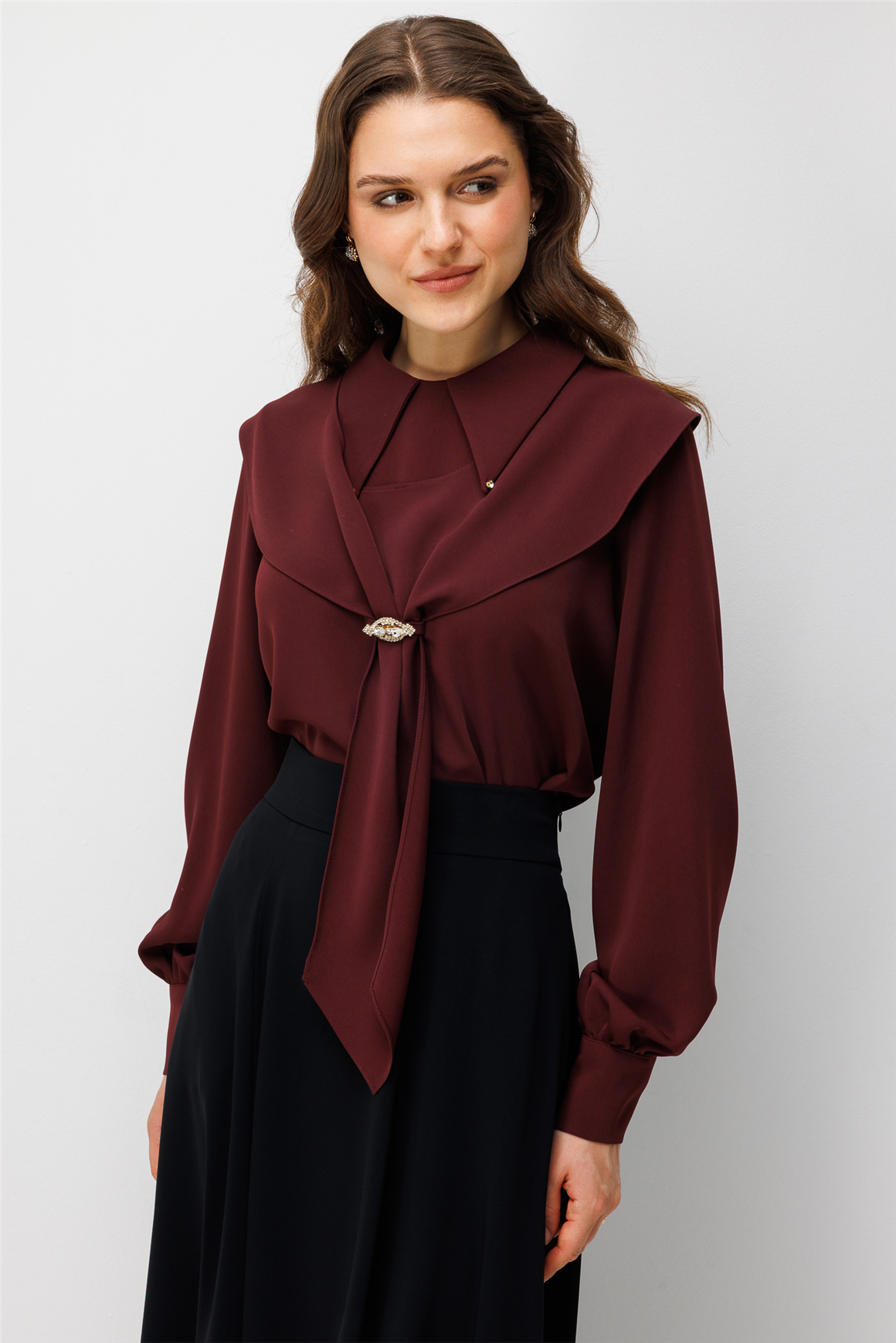 Fularlı ve Broş Detaylı Tunik  Bordo