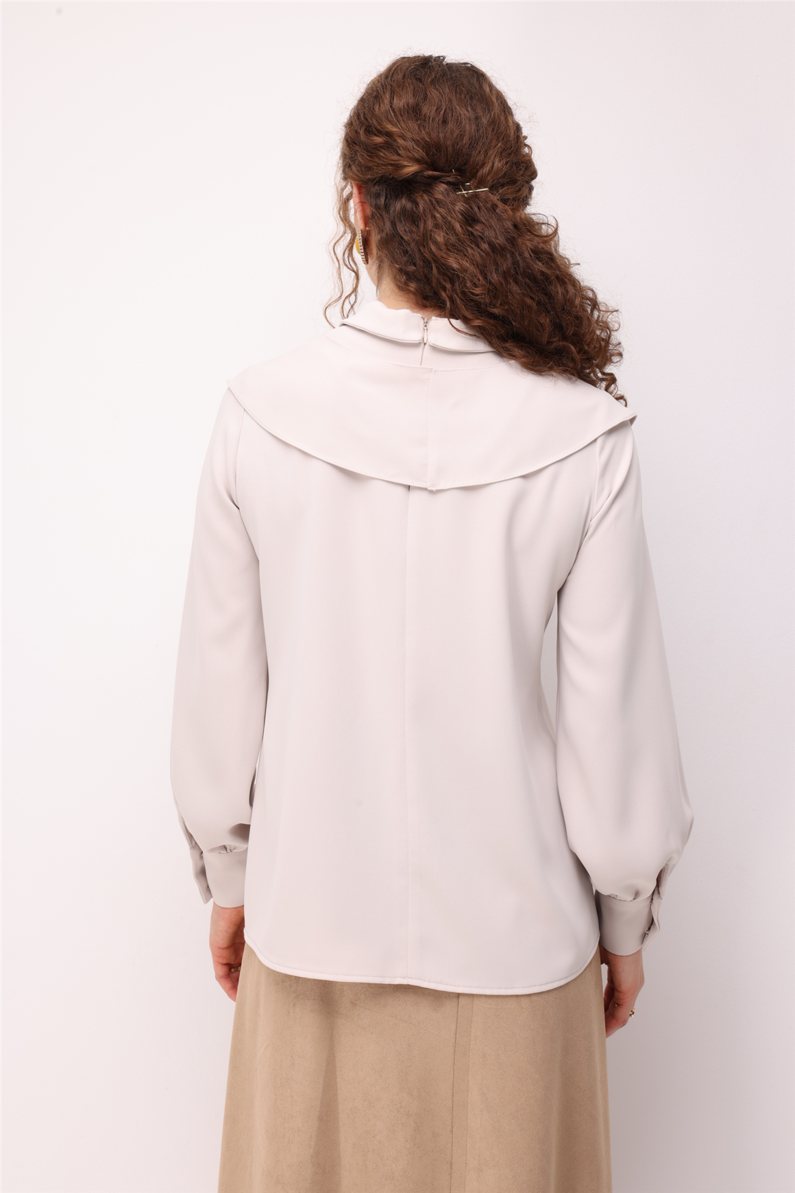 Fularlı ve Broş Detaylı Tunik  Taş