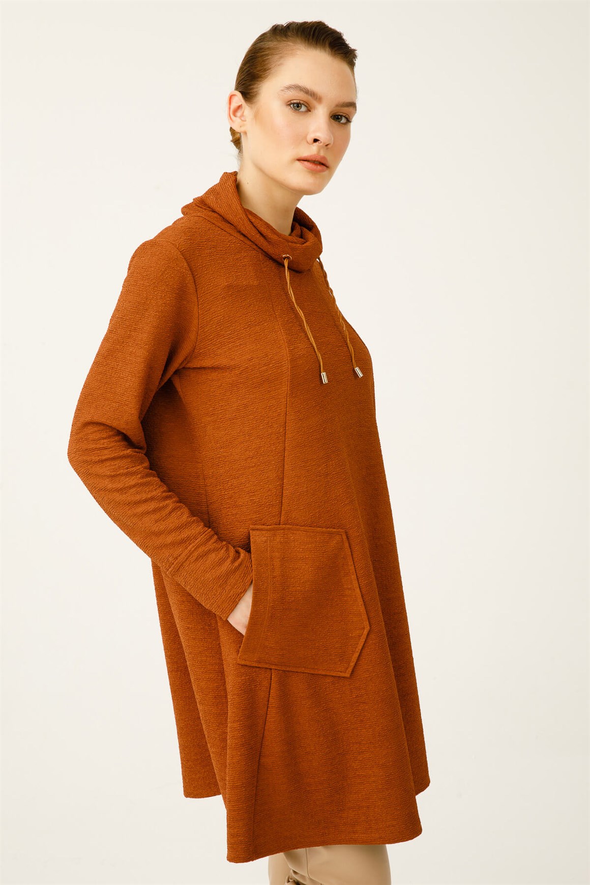 Kırışık Kumaş Detaylı Degaje Yaka Tunik  Taba