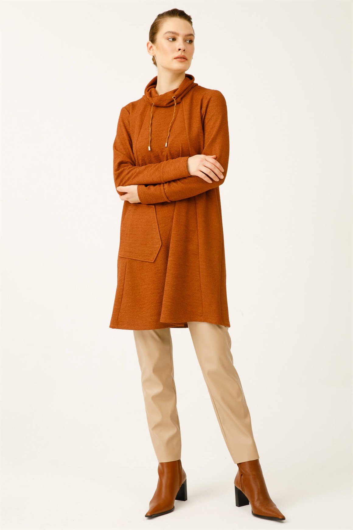 Kırışık Kumaş Detaylı Degaje Yaka Tunik  Taba