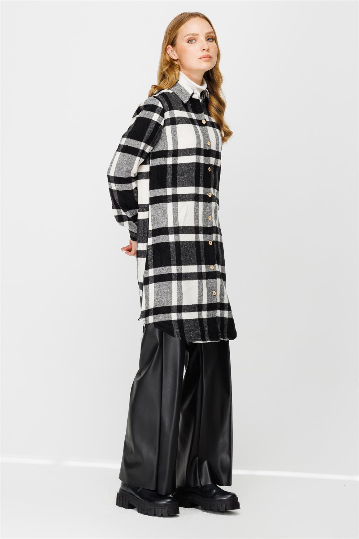 Siyah Beyaz Oduncu Gömelk  Siyah