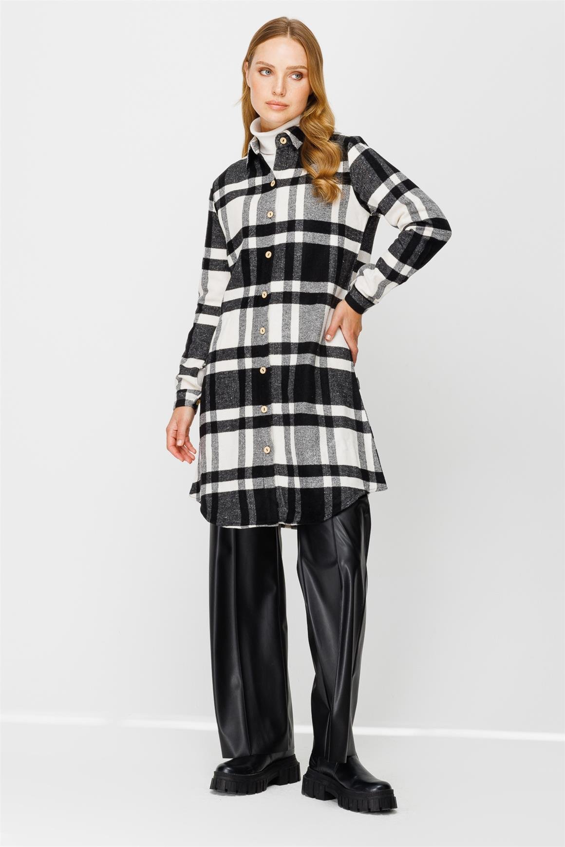 Siyah Beyaz Oduncu Gömelk  Siyah