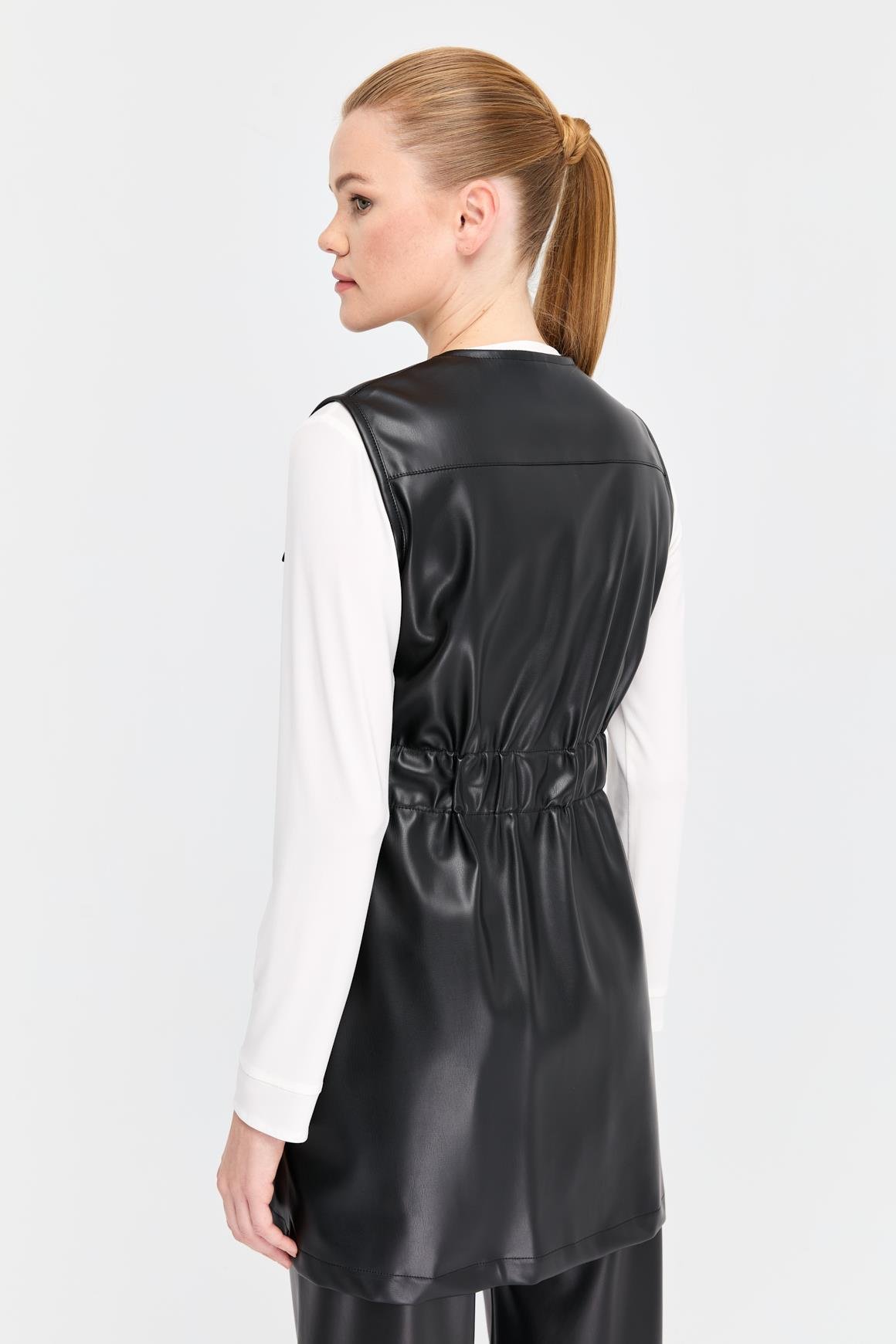 Beli Büzgü Detaylı İçi Nubuk Deri Yelek  Siyah