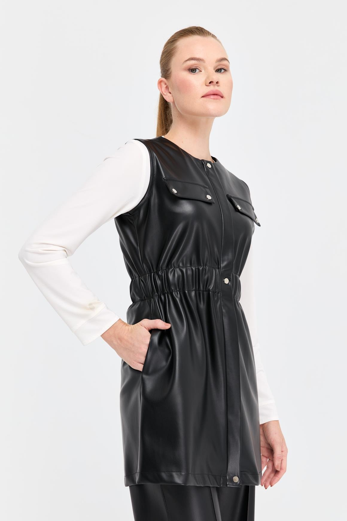 Beli Büzgü Detaylı İçi Nubuk Deri Yelek  Siyah