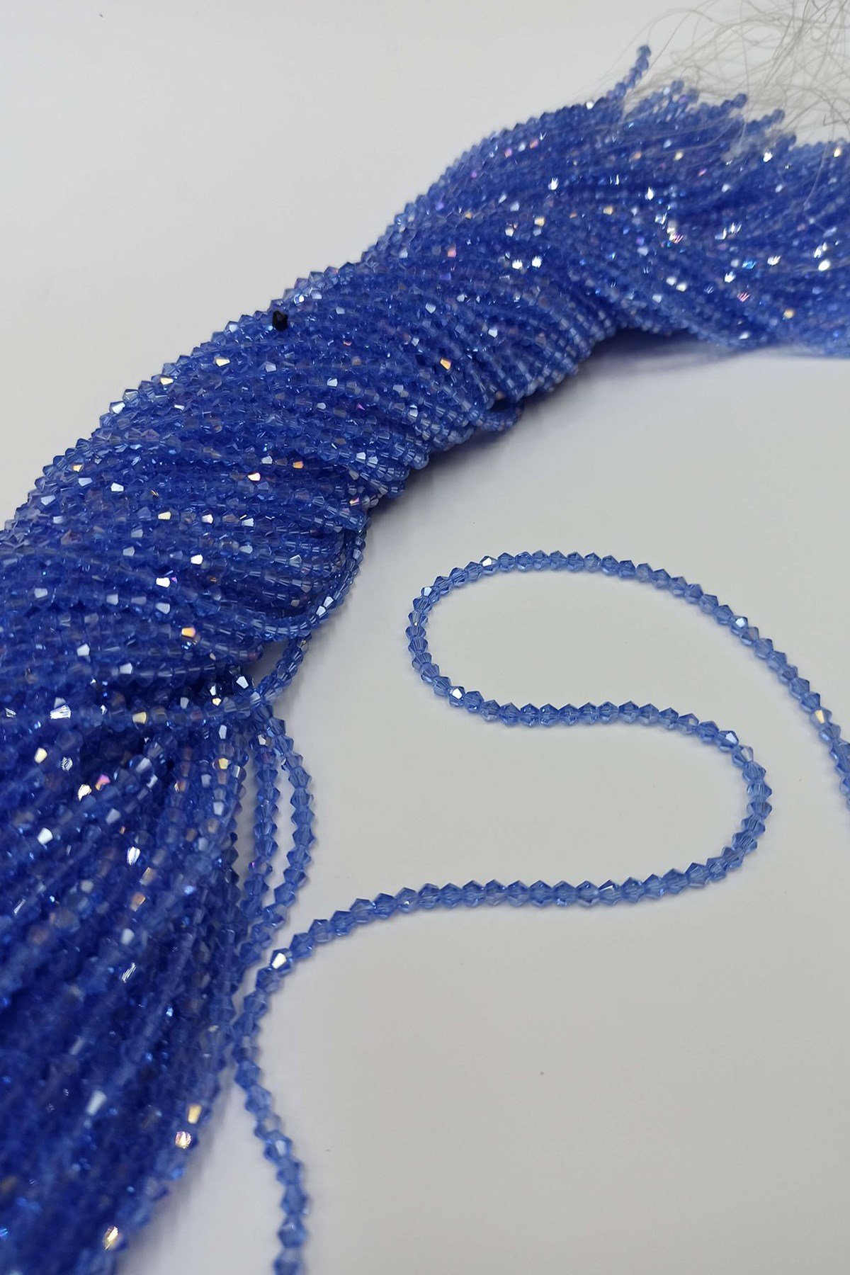 Açık Mavi Kristal Boncuk Piramit 4 mm