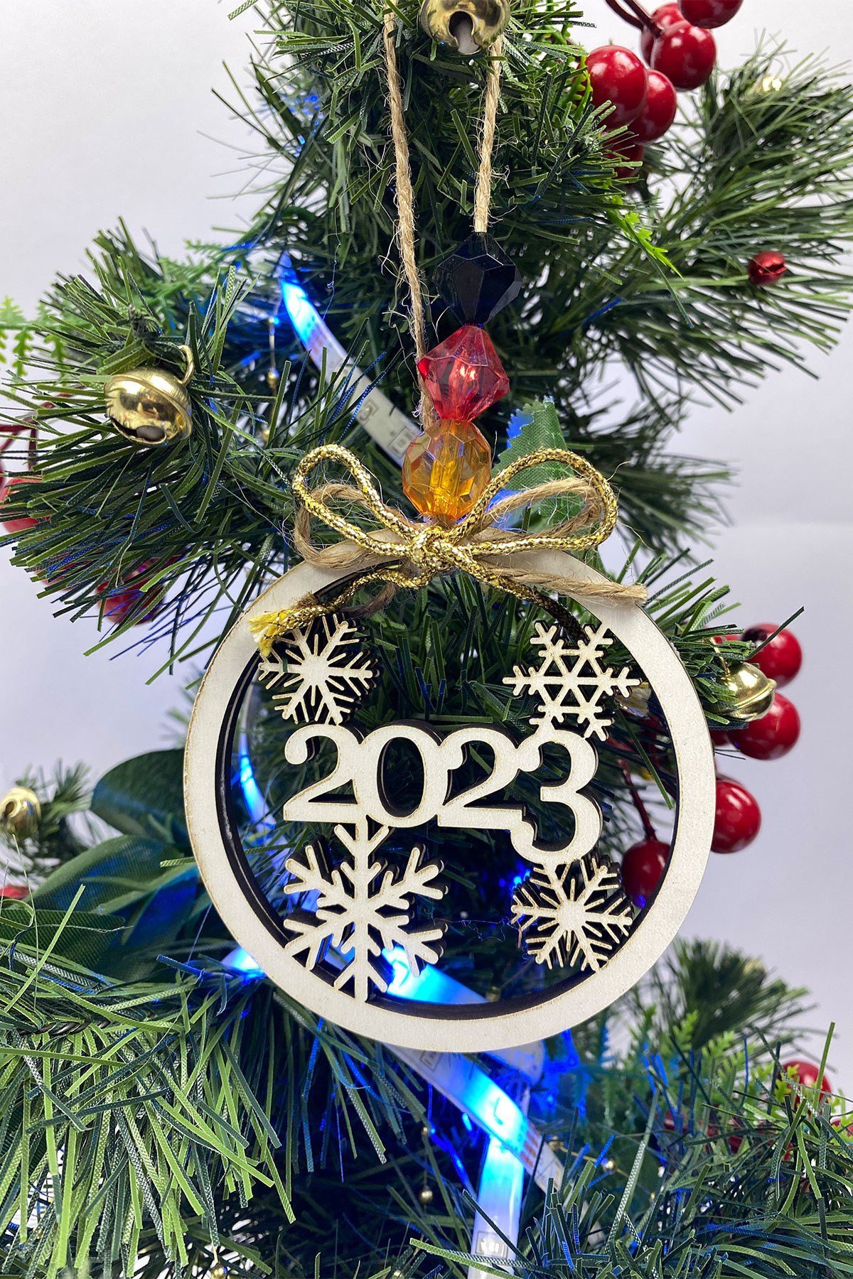 Ahşap 2023 Baskılı Yılbaşı Ağaç Süsü