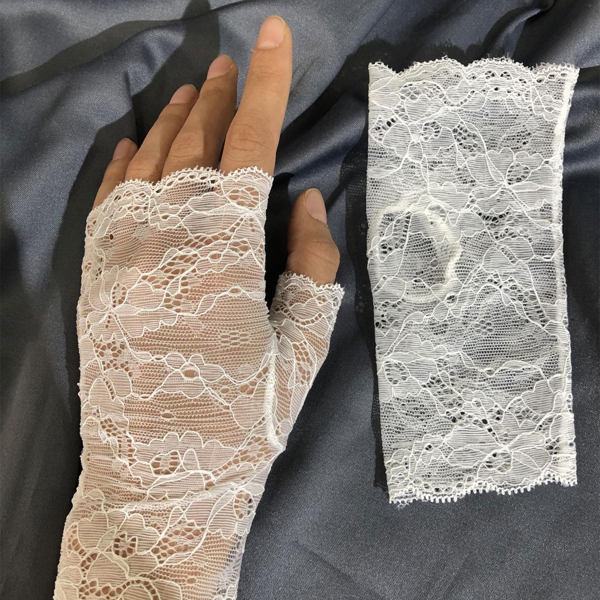 Beyaz Dantelli Yarım Parmak Eldiven