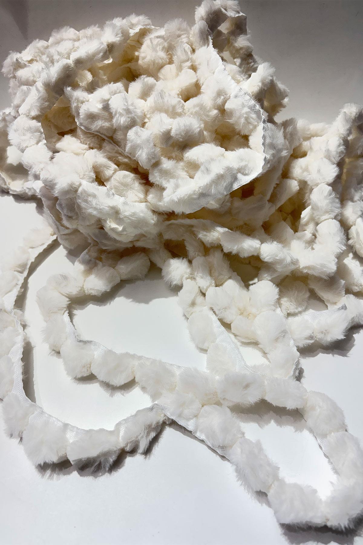 Beyaz Peluş Şerit Ponpon,Tavşan Kuyruğu Ponpon,Peluş Ponpon 1 mt