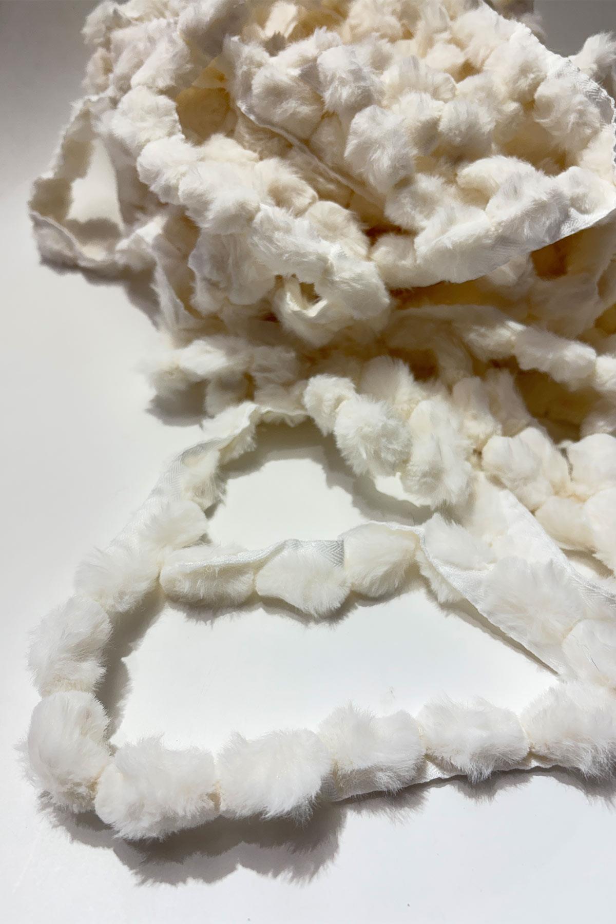 Beyaz Peluş Şerit Ponpon,Tavşan Kuyruğu Ponpon,Peluş Ponpon 1 mt