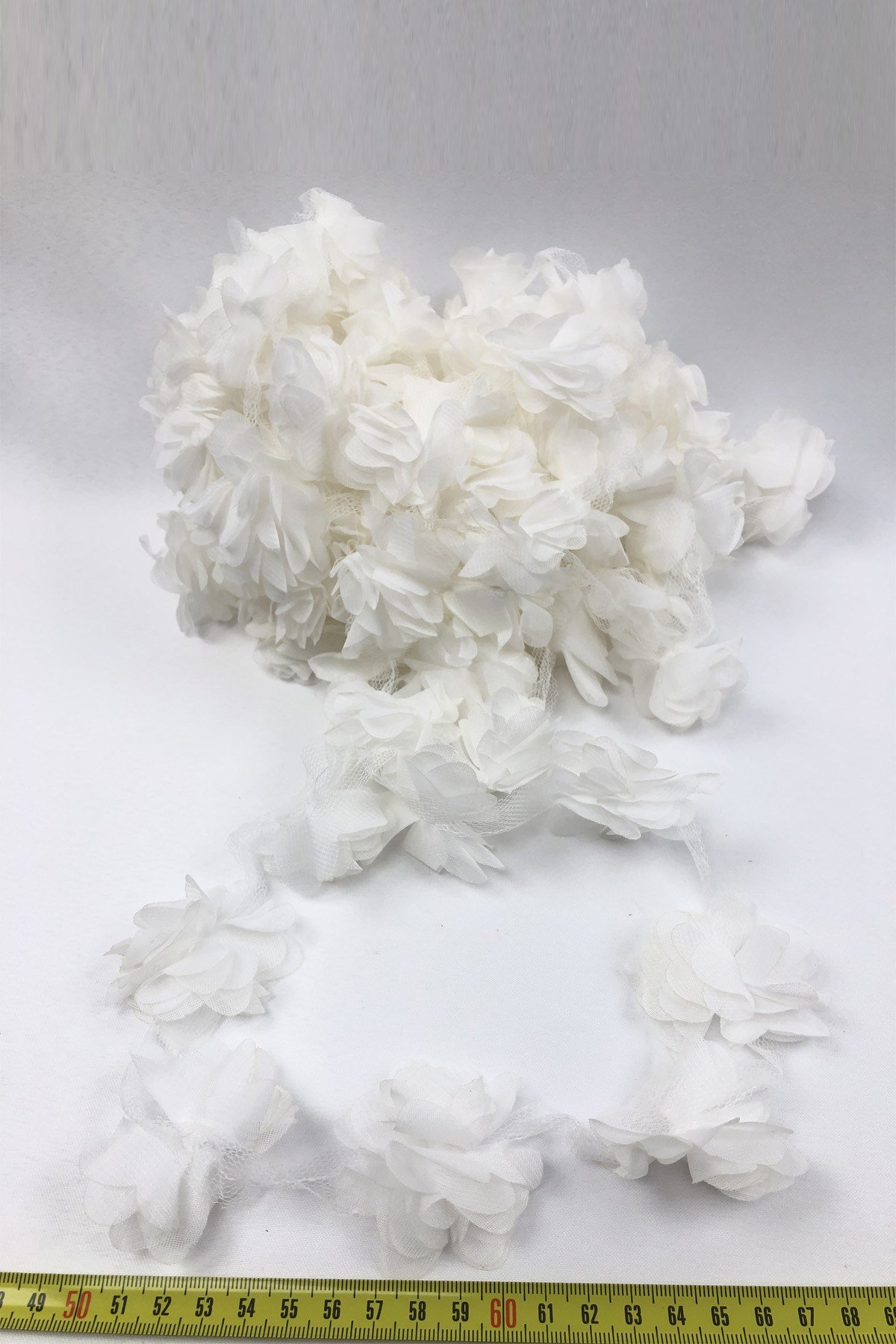 Beyaz Renk Lazer Kesim Tül Çiçek