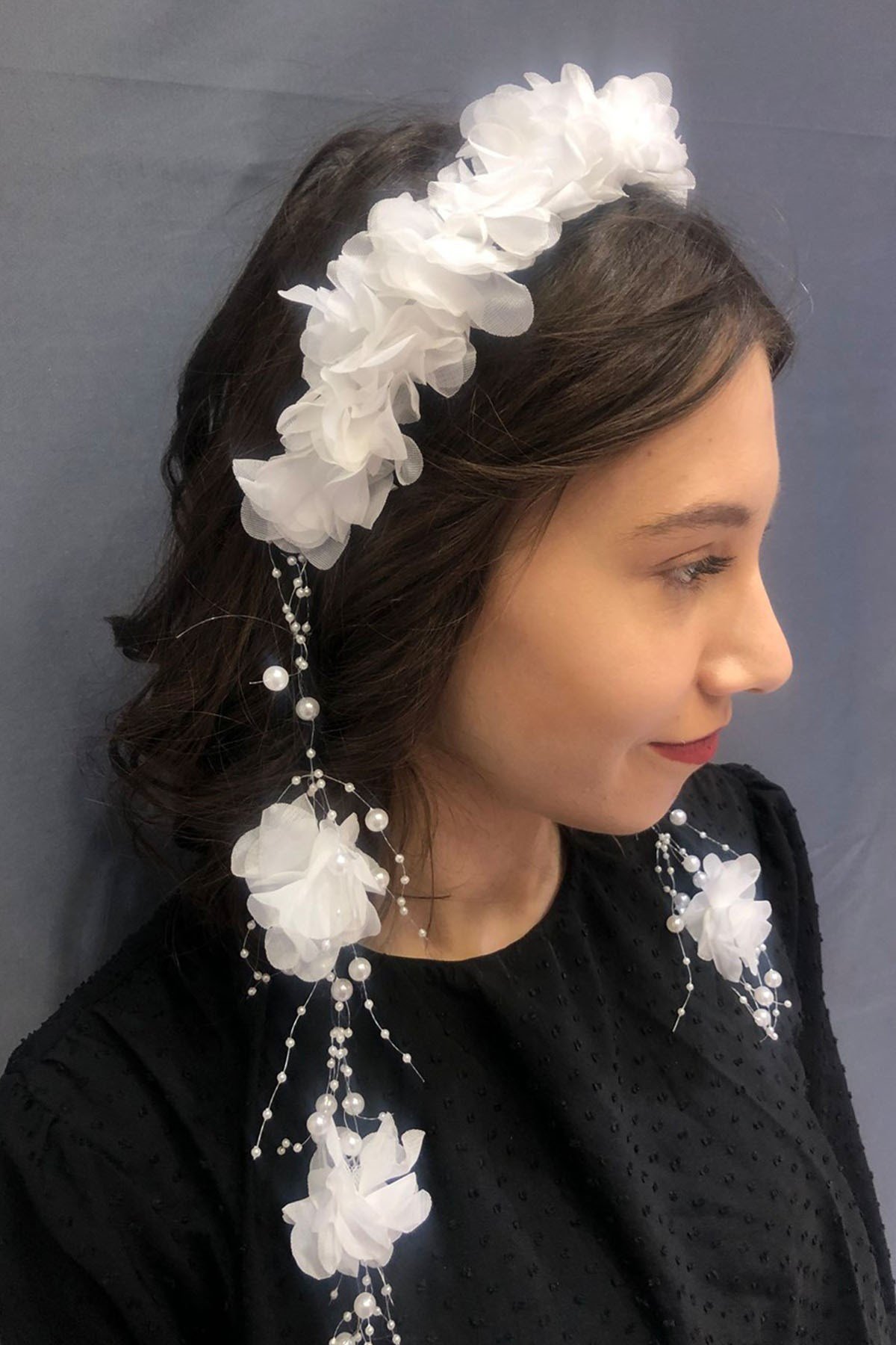 Beyaz Tüllü Lazer Çiçekli Taç