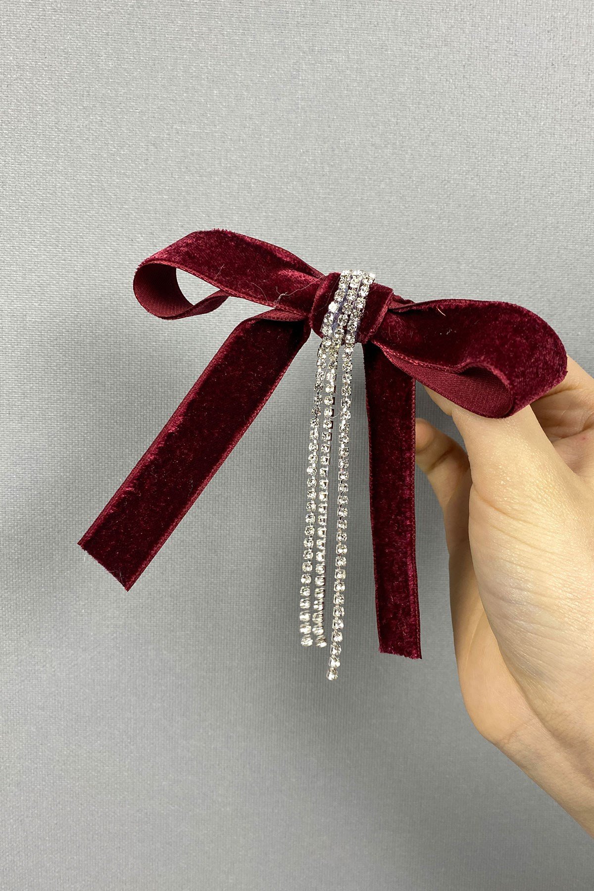 Bordo Fiyonklu Kadife Kurdeleli Sallantılı Taşlı Saç Tokası