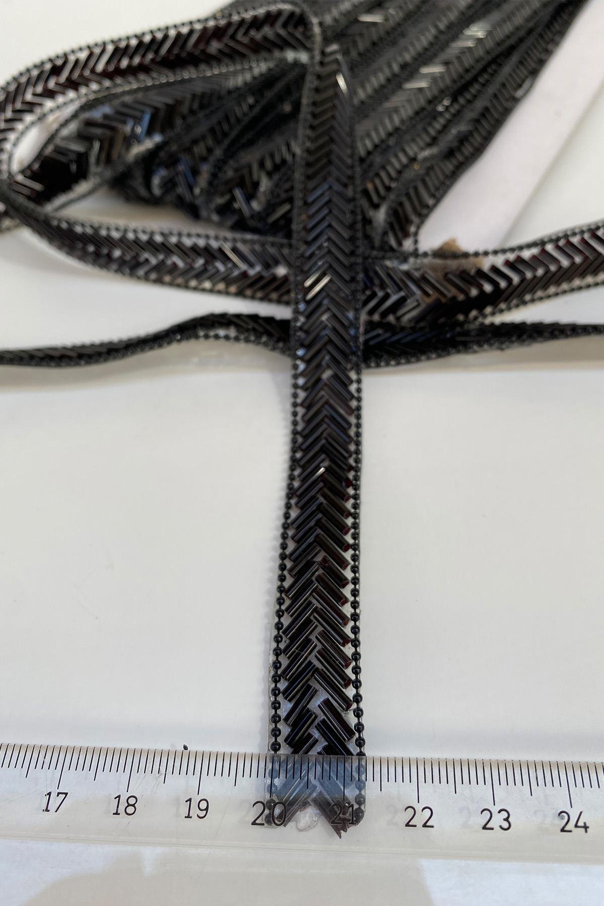 Boru Boncuk Ve Zincirli Ütüyle Yapışan Taşlı Şerit Aplik