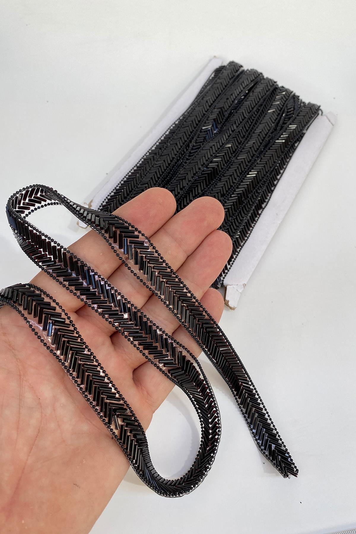 Boru Boncuk Ve Zincirli Ütüyle Yapışan Taşlı Şerit Aplik