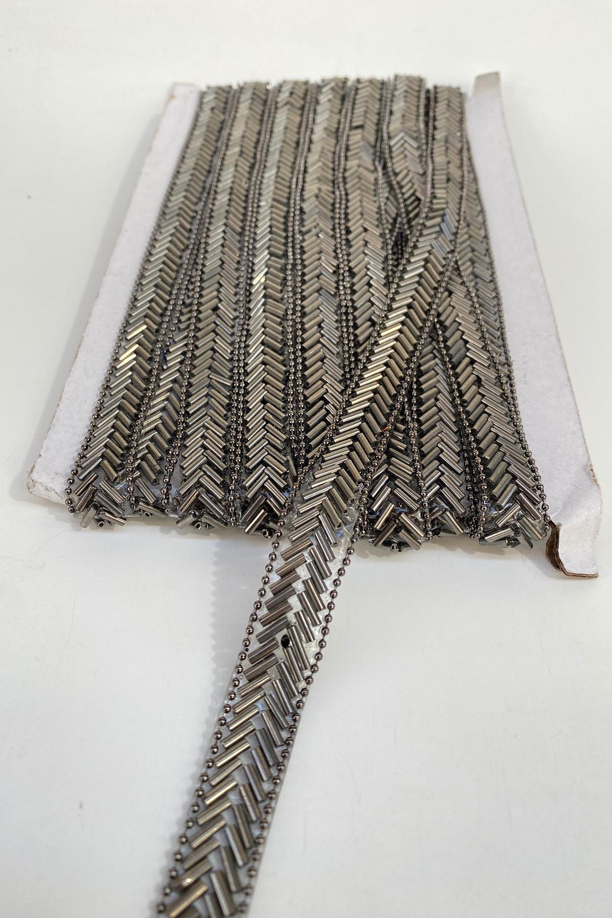 Boru Boncuk Ve Zincirli Ütüyle Yapışan Taşlı Şerit Aplik