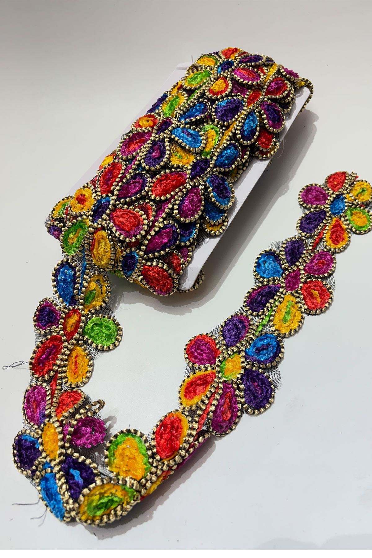 Çiçek Desenli Antik Şerit Güpür