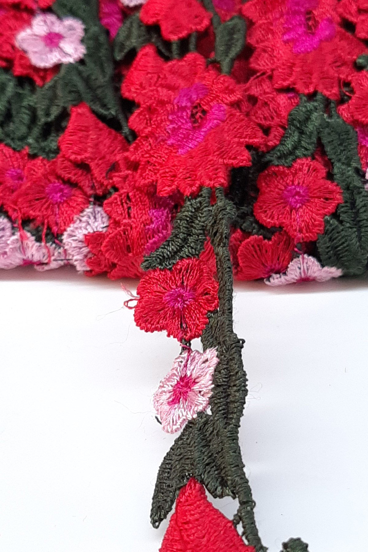 Çiçekli Antik Desenli Şerit Güpür