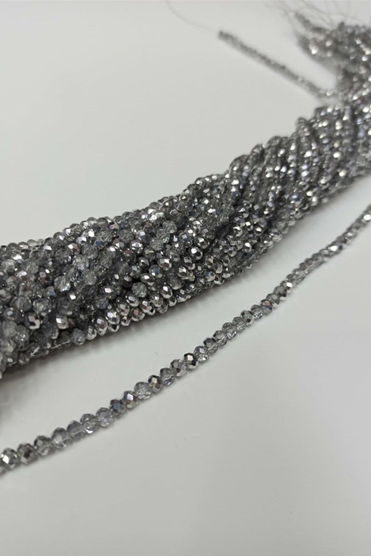 Demir Gri Kristal Boncuk 4 mm