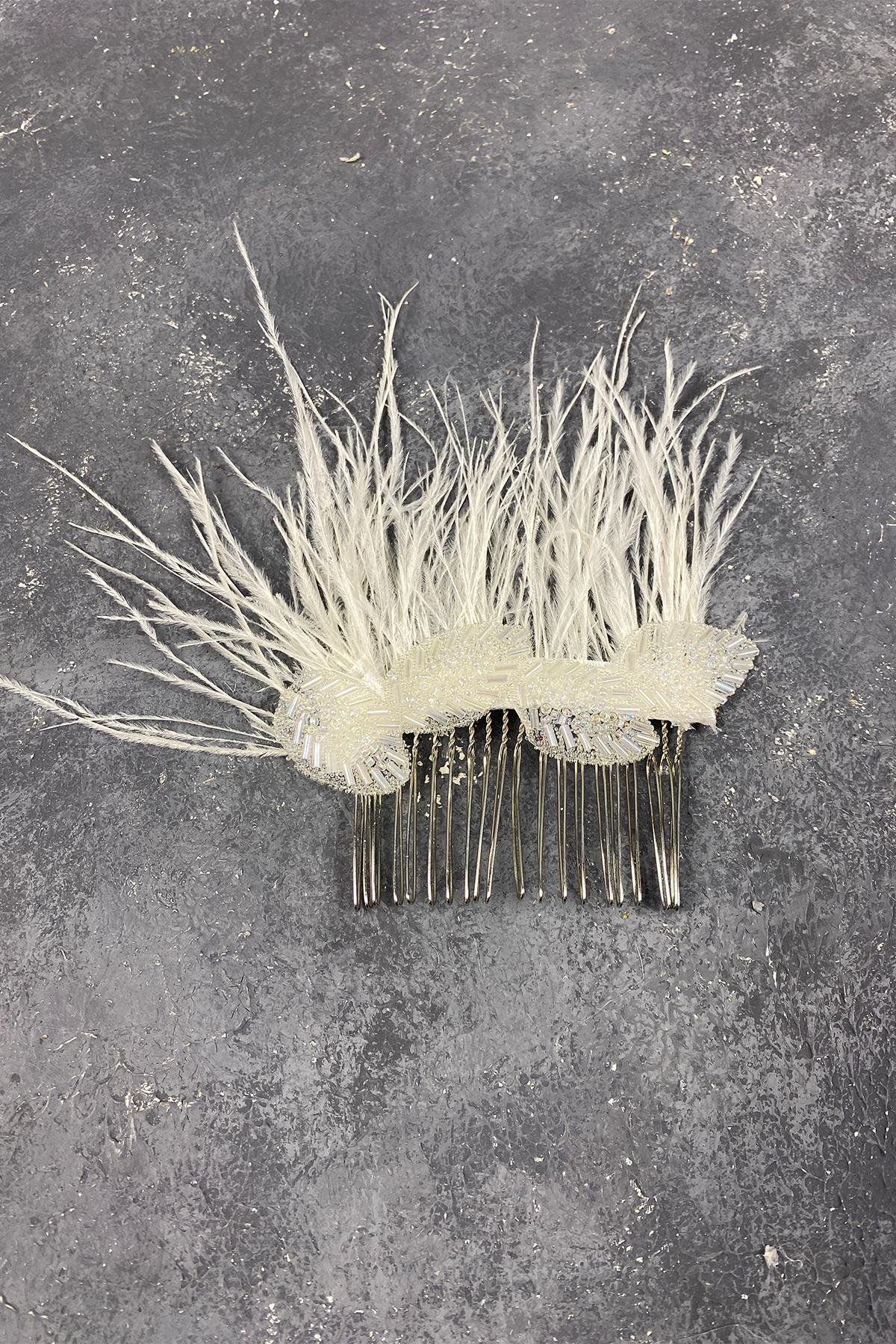 Deve Kuşu Tüylü Ve Yaprak Desenli Gelin Saç Tokası