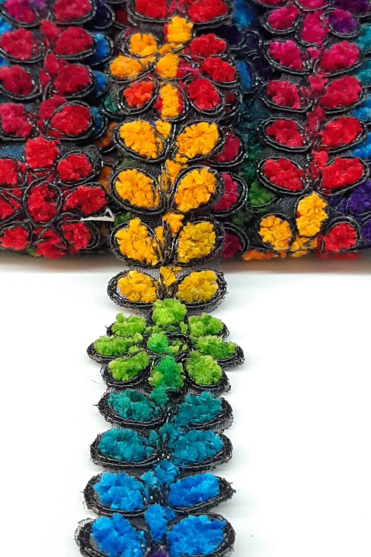 Düz Çiçek Desenli Antik Şerit Güpür