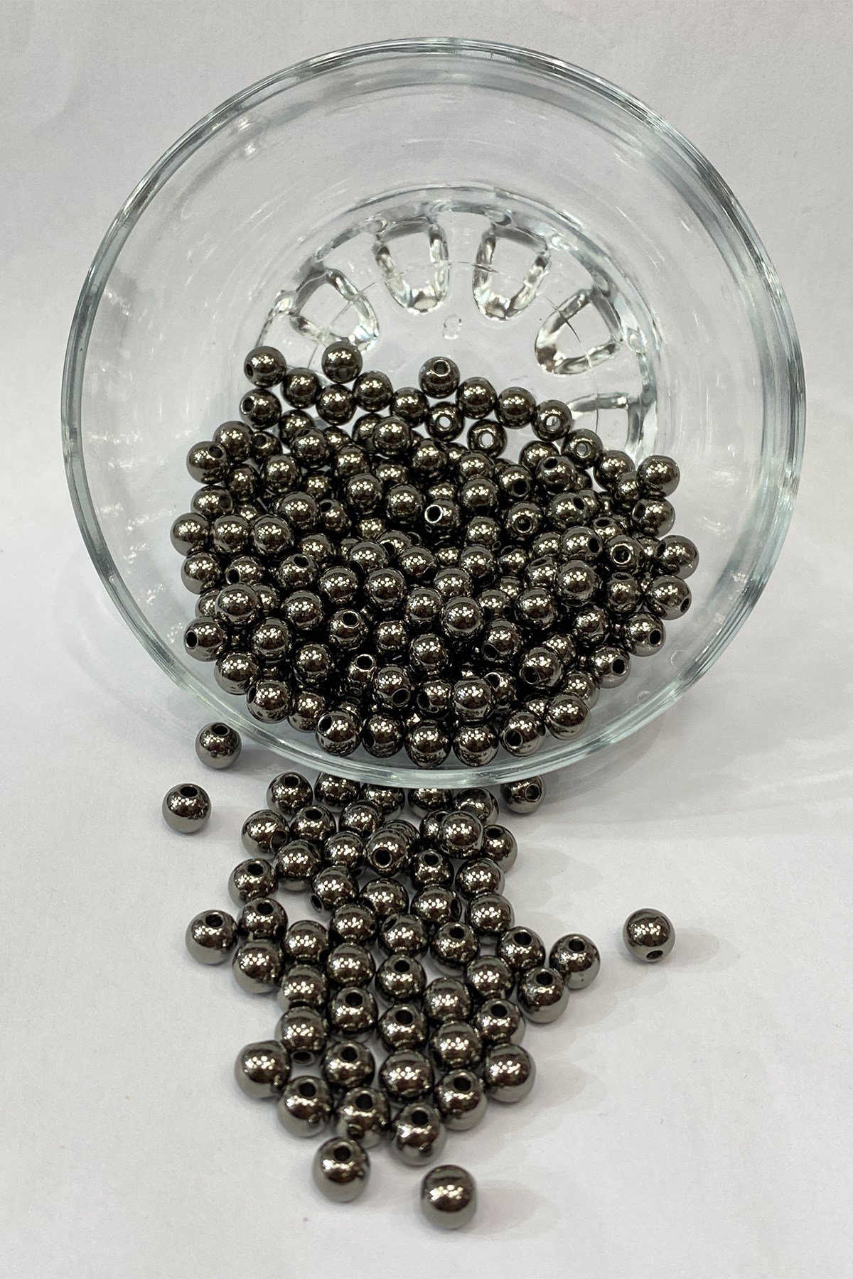 Füme Parlak Plastik Boncuk 50 gr