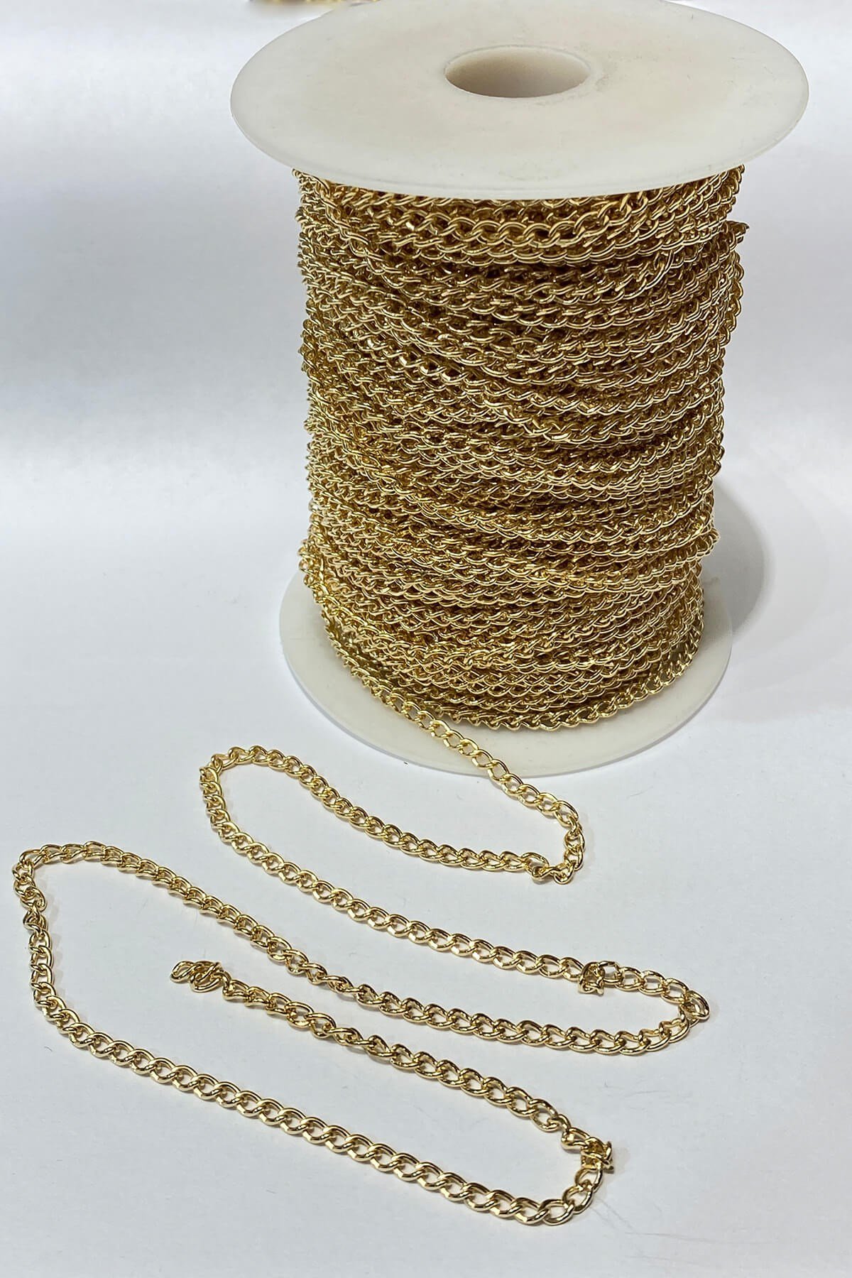 Gold Renk Yassı Metal Kolye Zinciri 1 Mt