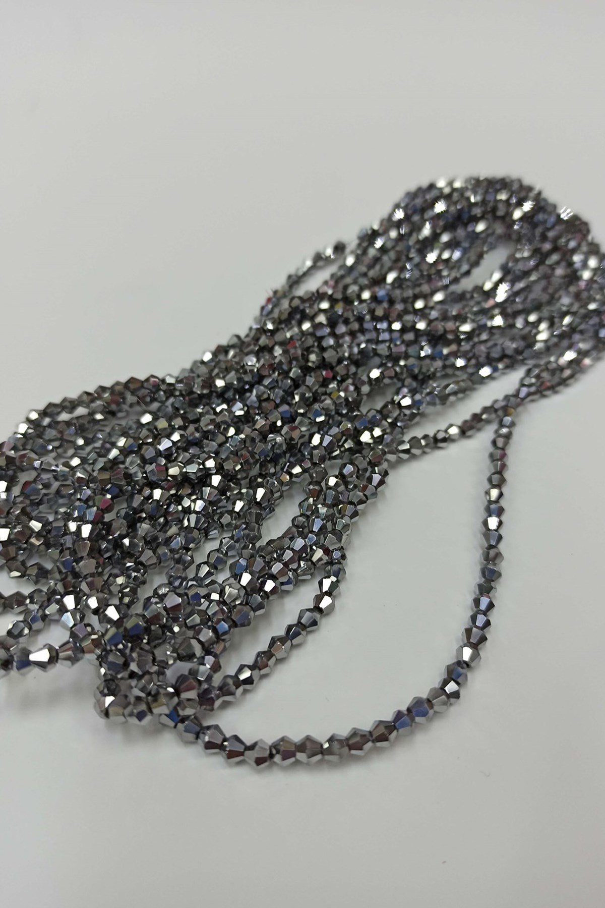 Gümüş Gri Kristal Boncuk Piramit 4 mm