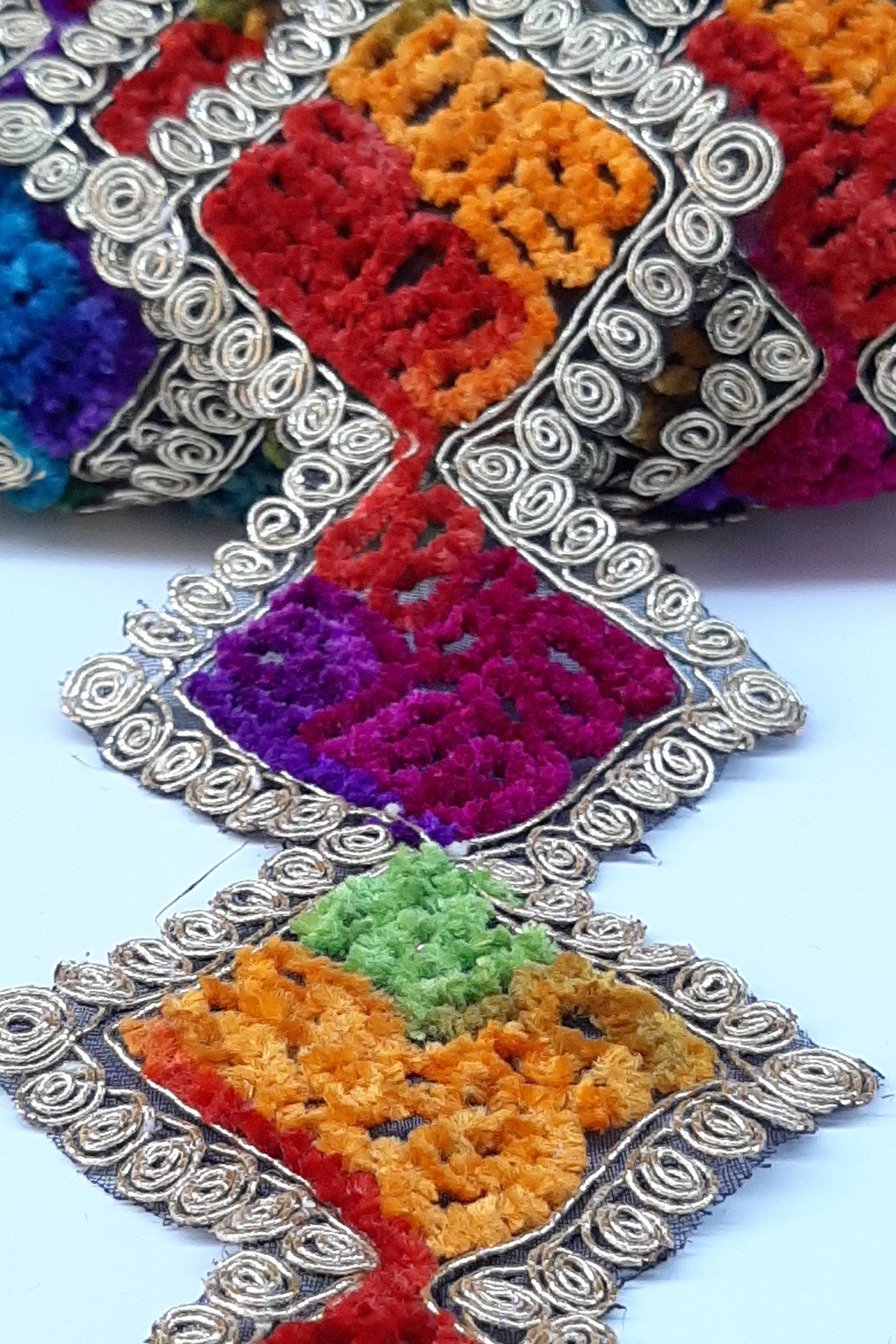 Gümüş Köşeli Kare Desenli Antik Şerip Güpür