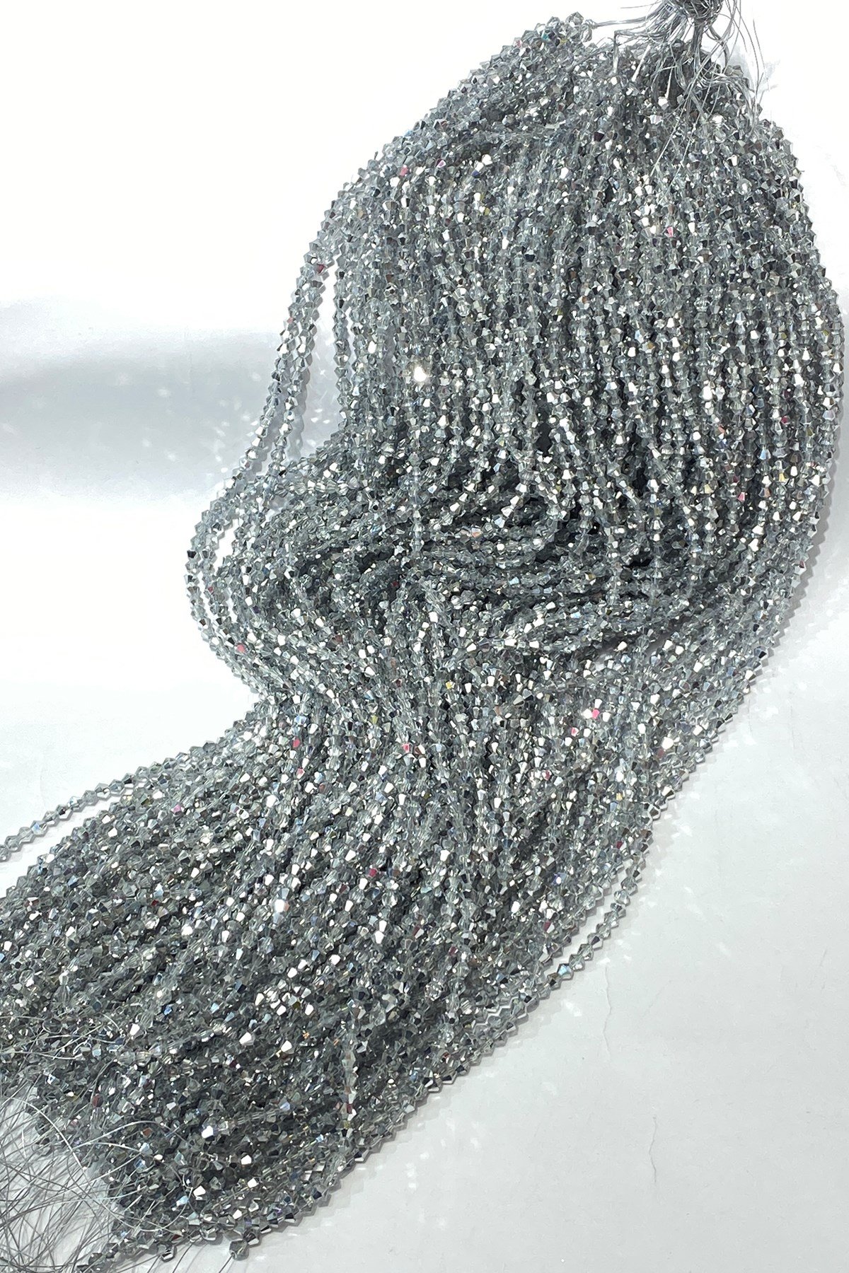 Gümüş Pramit Dizi Kristal Boncuk 4 mm