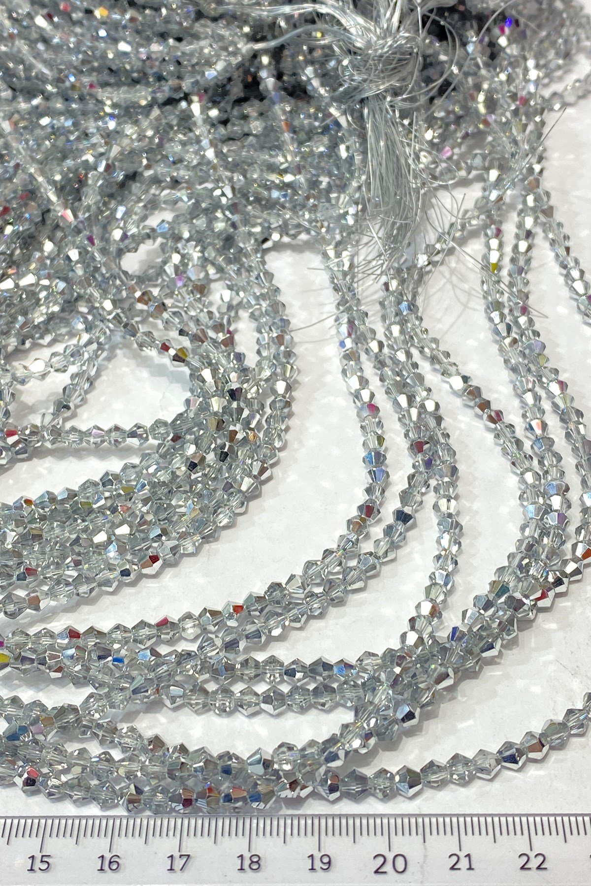 Gümüş Pramit Dizi Kristal Boncuk 4 mm