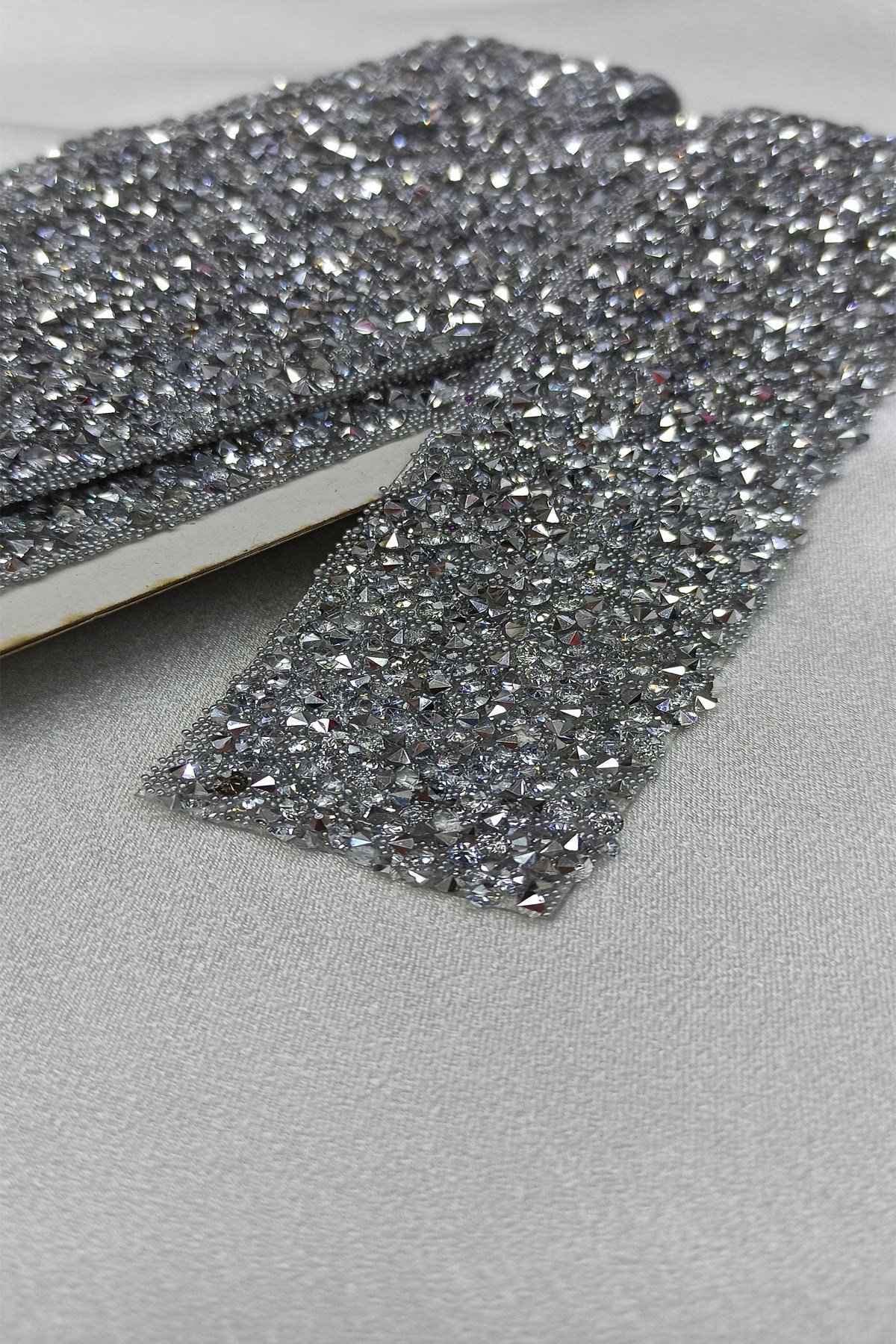 Gümüş Rengi Ütü İle Yapışan Şerit 4 cm