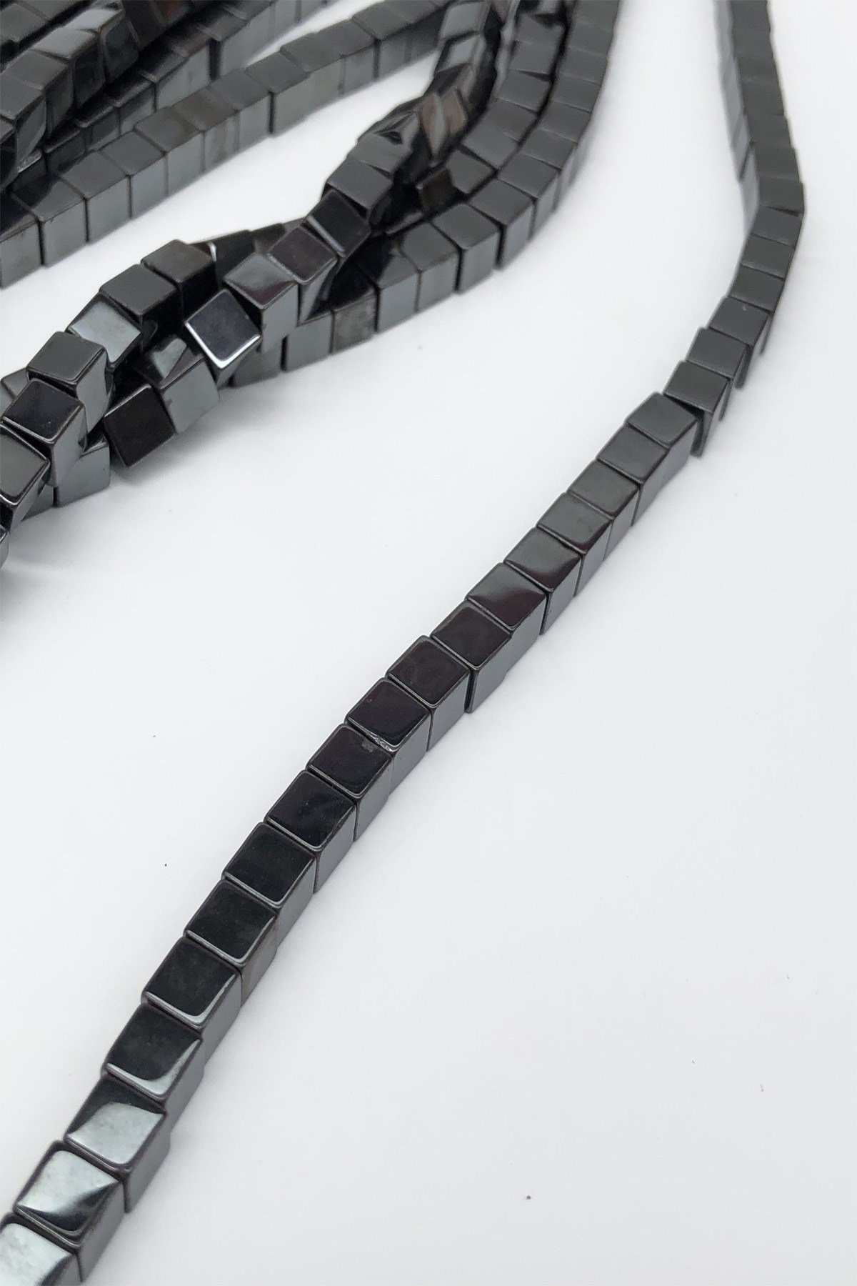 Hematit Büyük Kare Taş Boncuk