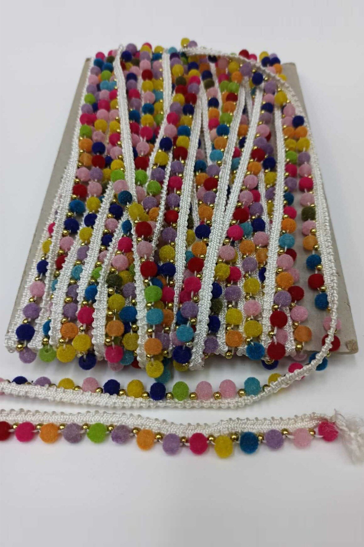 Kadife Boncuk İşlemeli Saçak Şerit