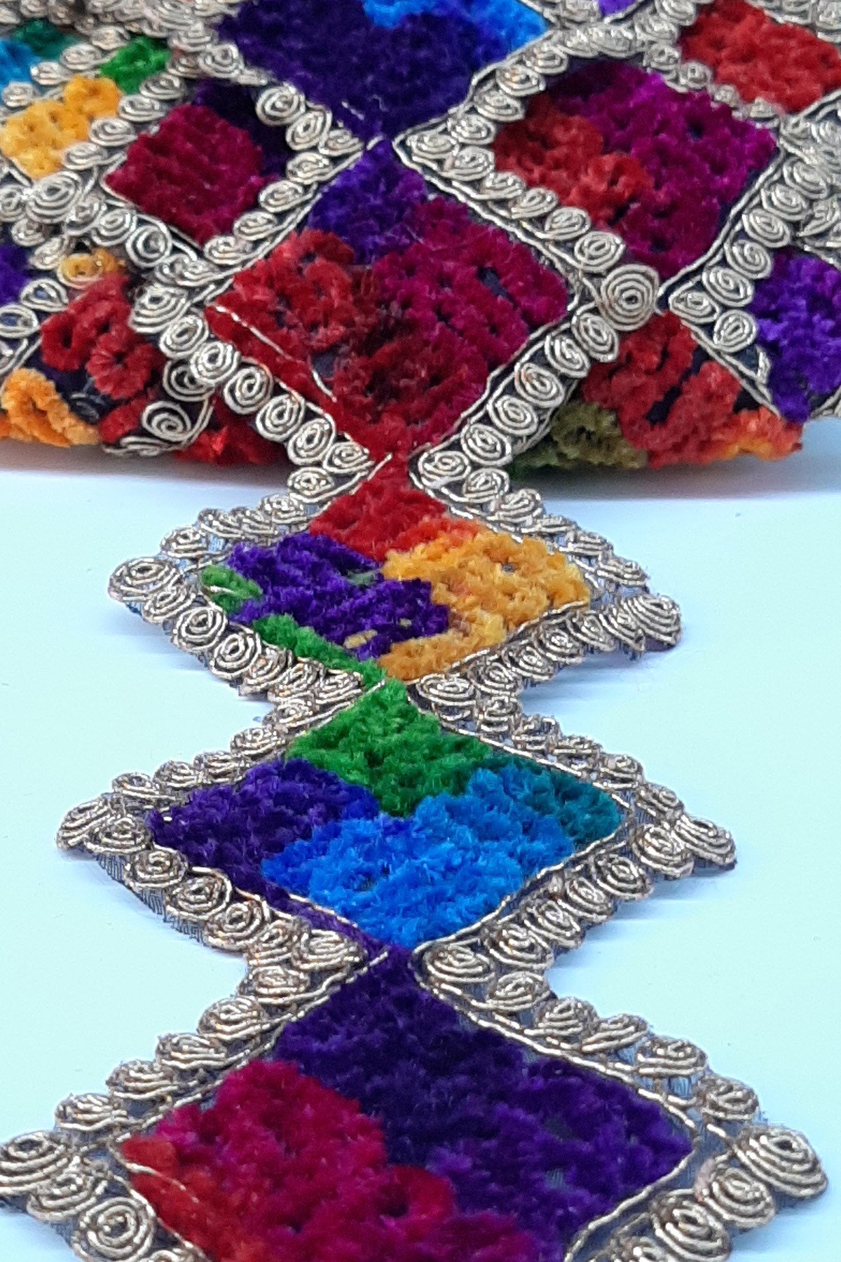 Kare Desenli Antik Şerip Güpür