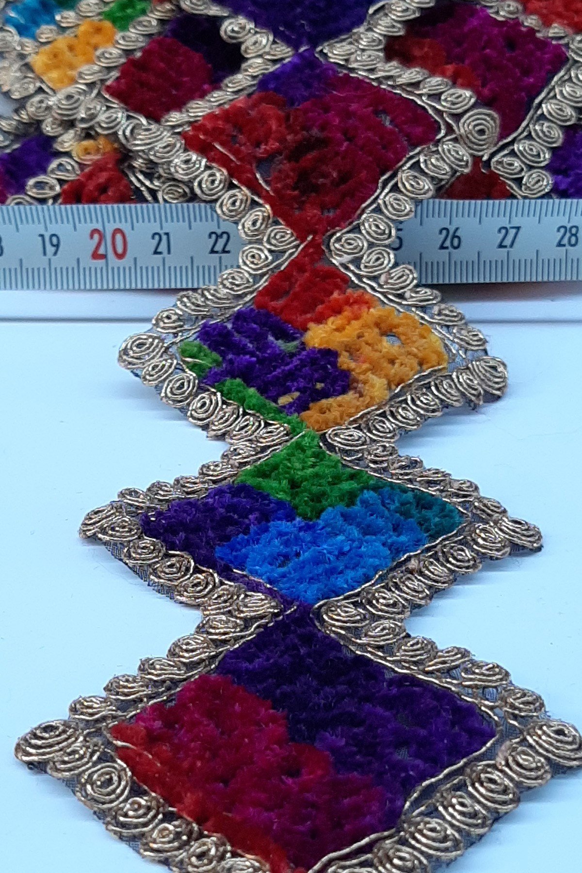 Kare Desenli Antik Şerip Güpür