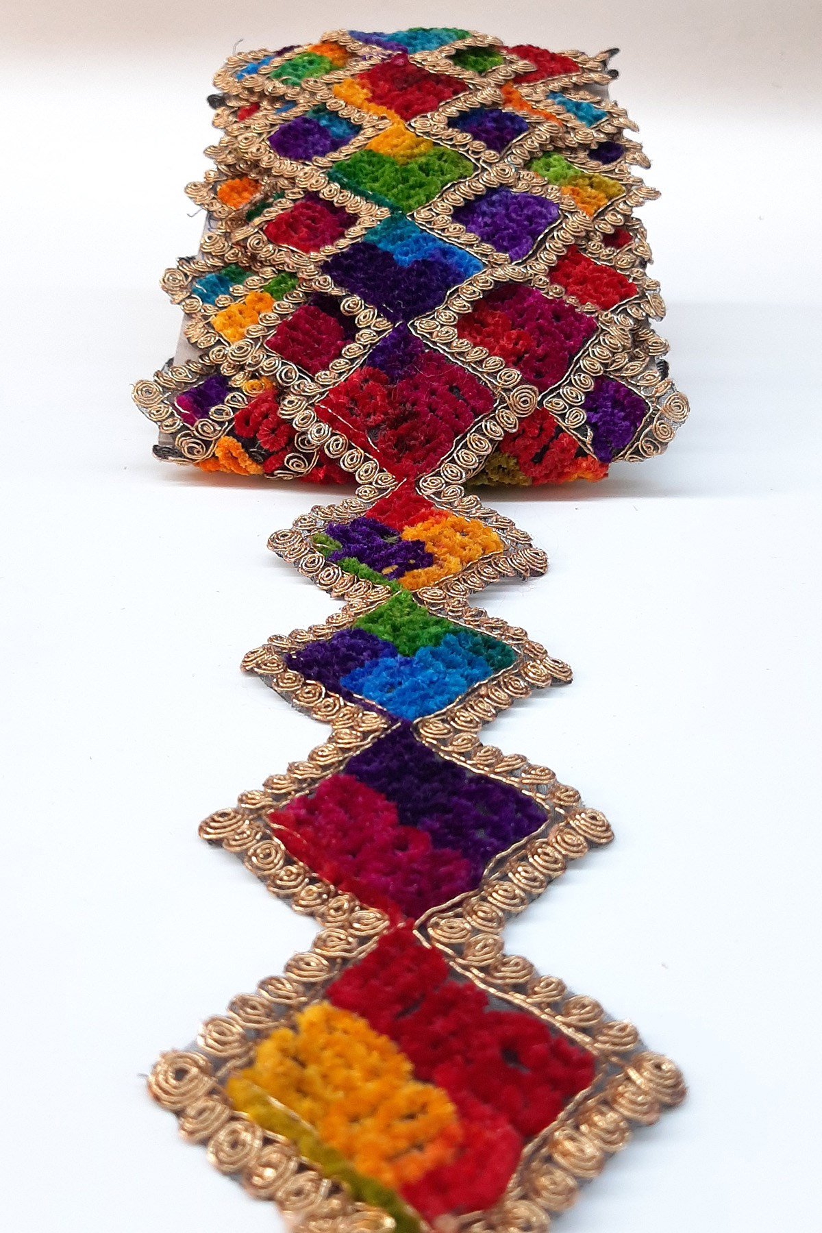 Kare Desenli Antik Şerip Güpür