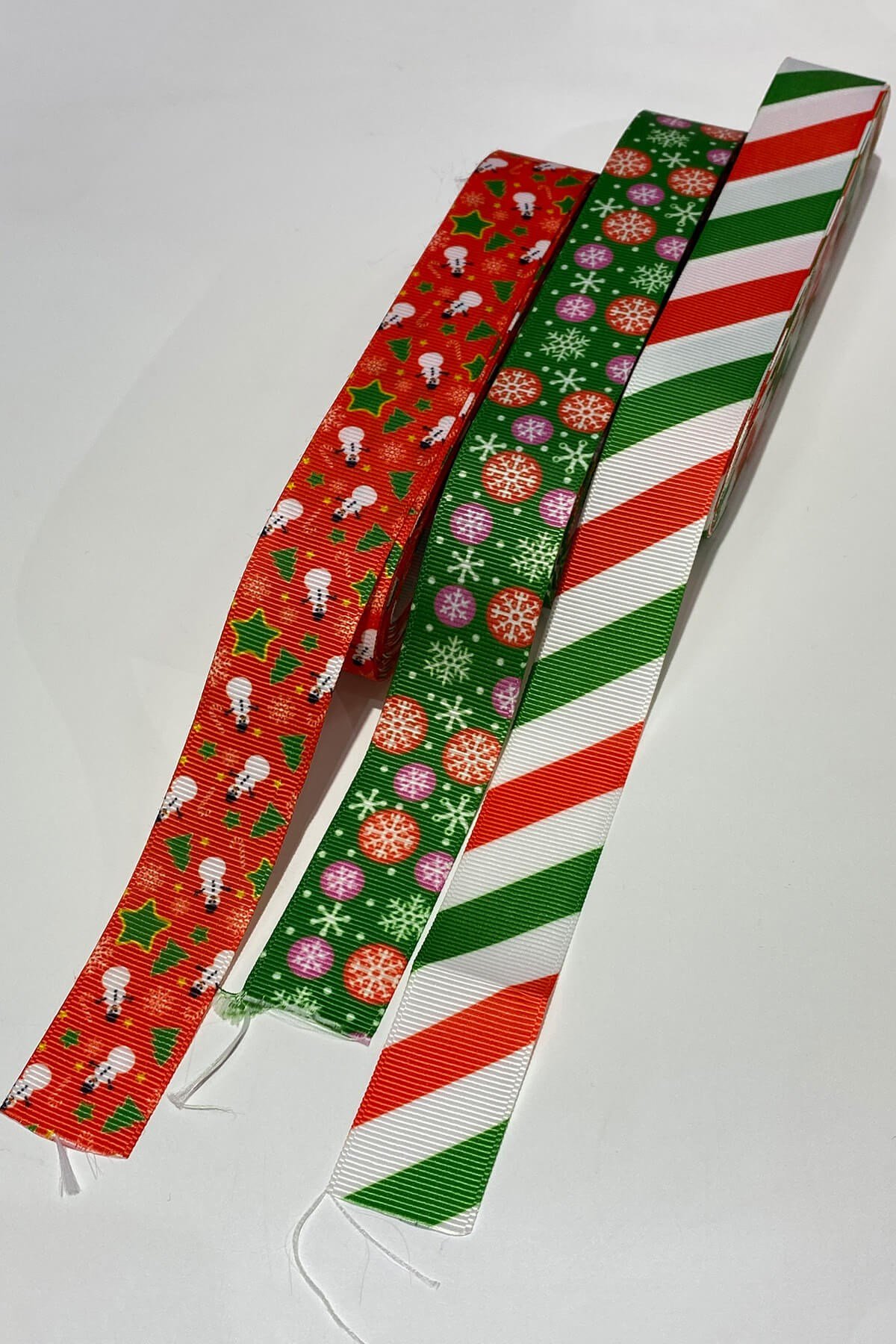 Kartanesi ve Kardanadam Baskılı Yılbaşı Kurdelesi 2,5 cm 30 mt Rengarenk