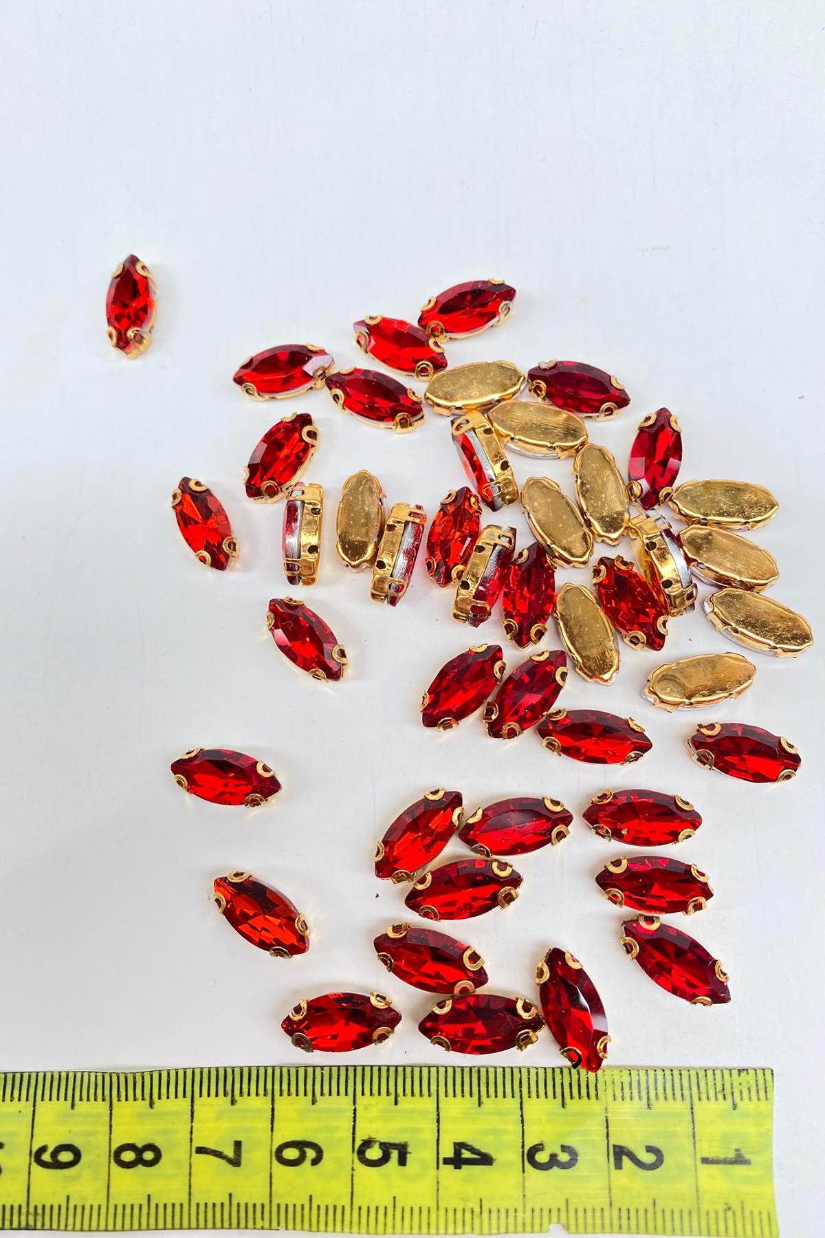 Kırmızı Gold Zeminli Dikme Parlak Cam Mekik Boncuk 10 Adet