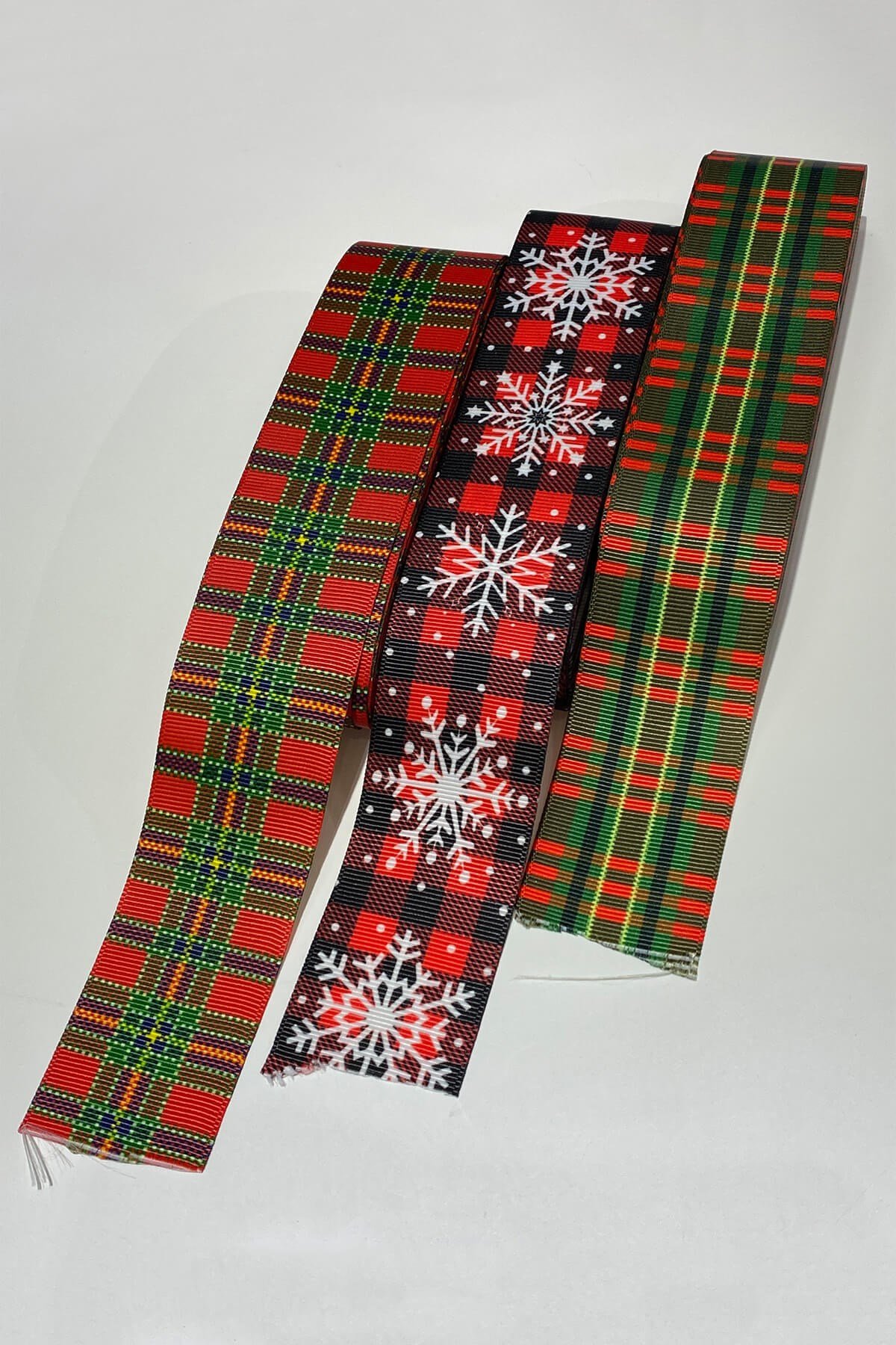 Kırmızı Kartanesi ve Ekoseli Yılbaşı Kurdelesi 4 cm 30 mt Yeşil