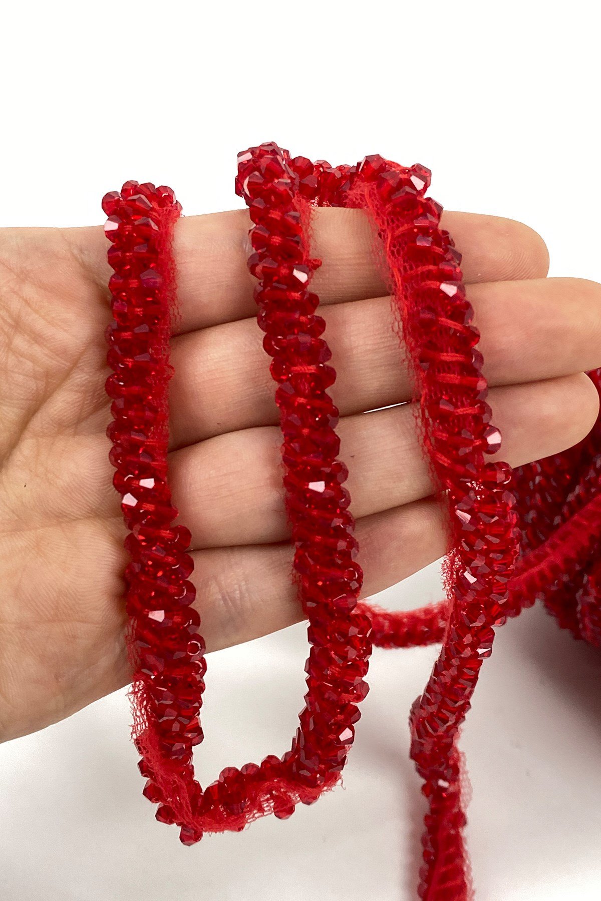 Kırmızı Kristal Boncuk İşlemeli Şerit