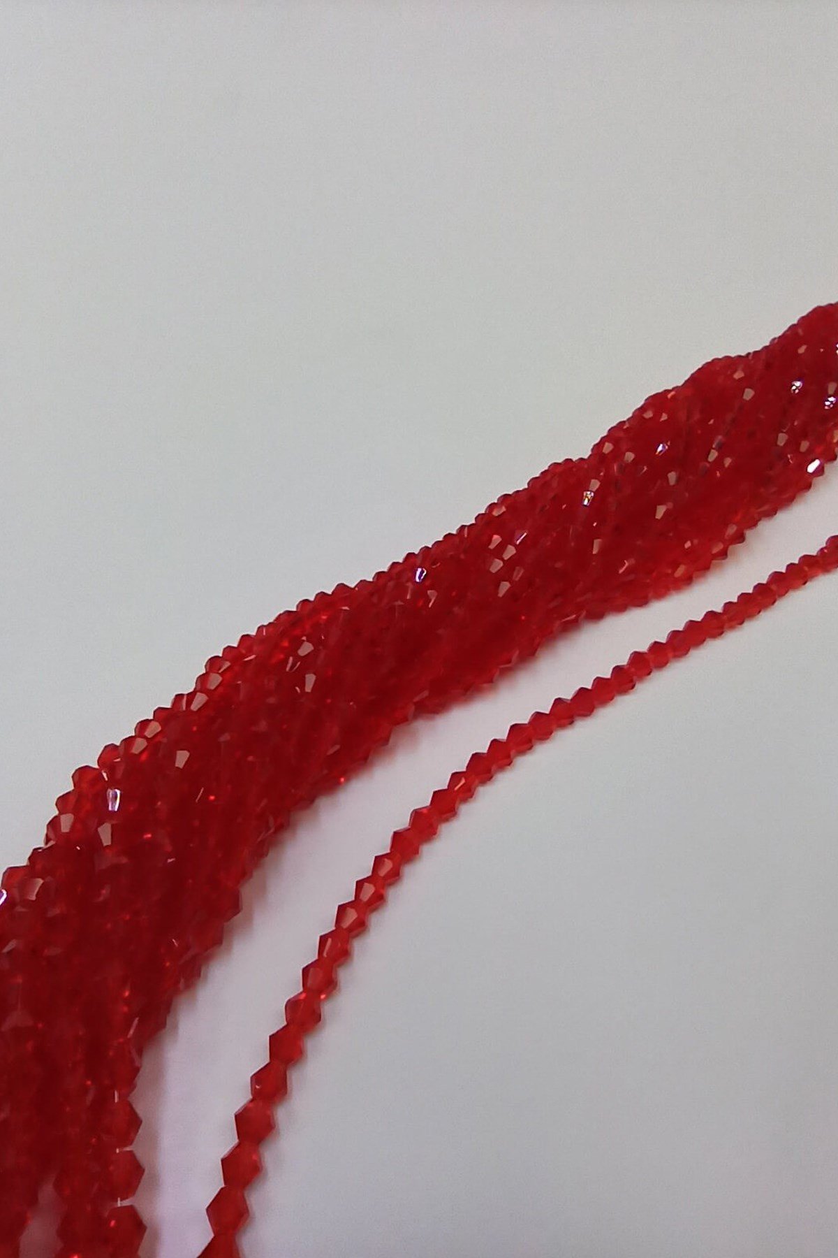 Kırmızı Kristal Boncuk Piramit 4 mm