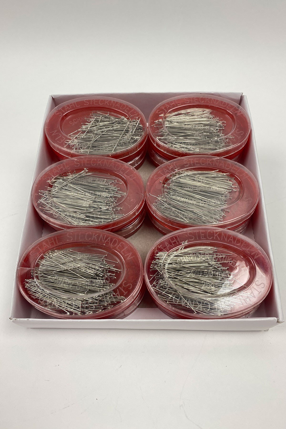 Kırmızı Kutulu Toplu İğne 1 Adet