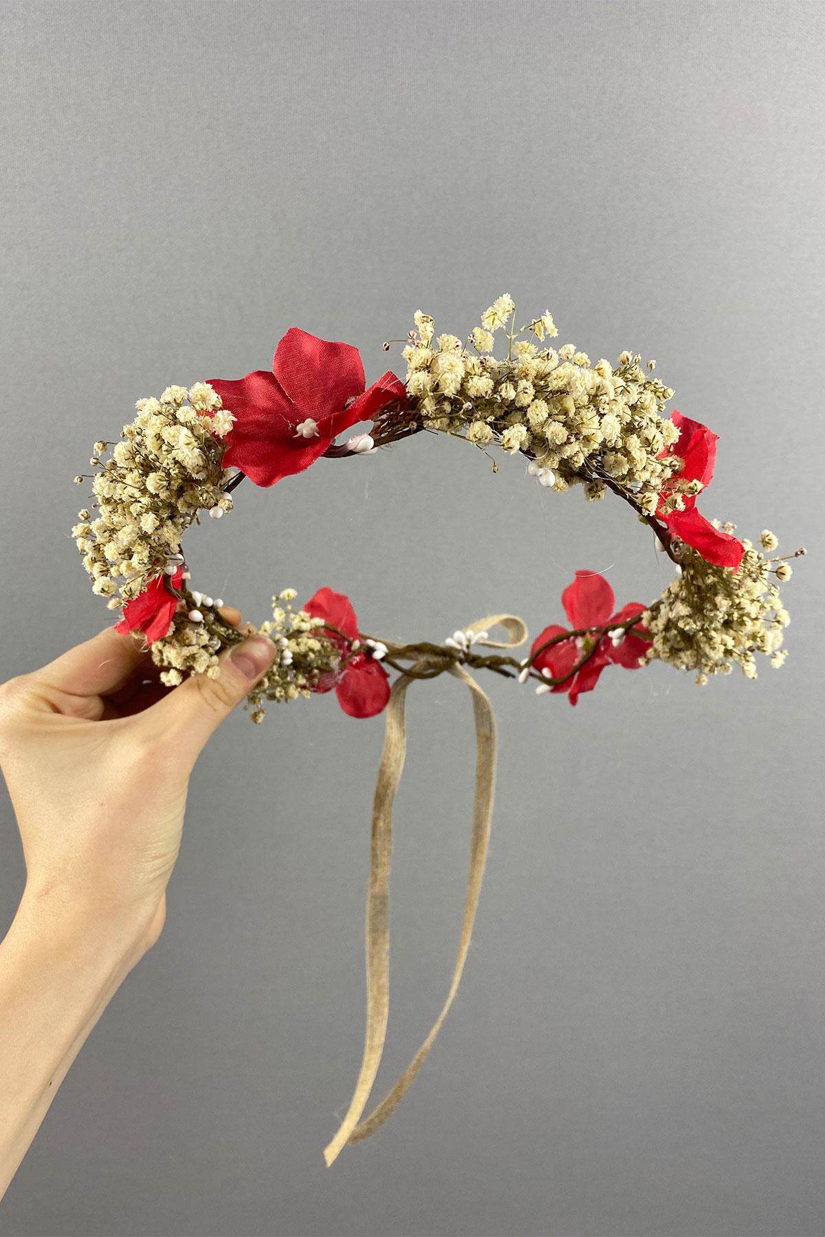 Kırmızı Ortanca Ve Şoklanmış Cipso Kuru Çiçekli Dış Çekim Gelin Tacı