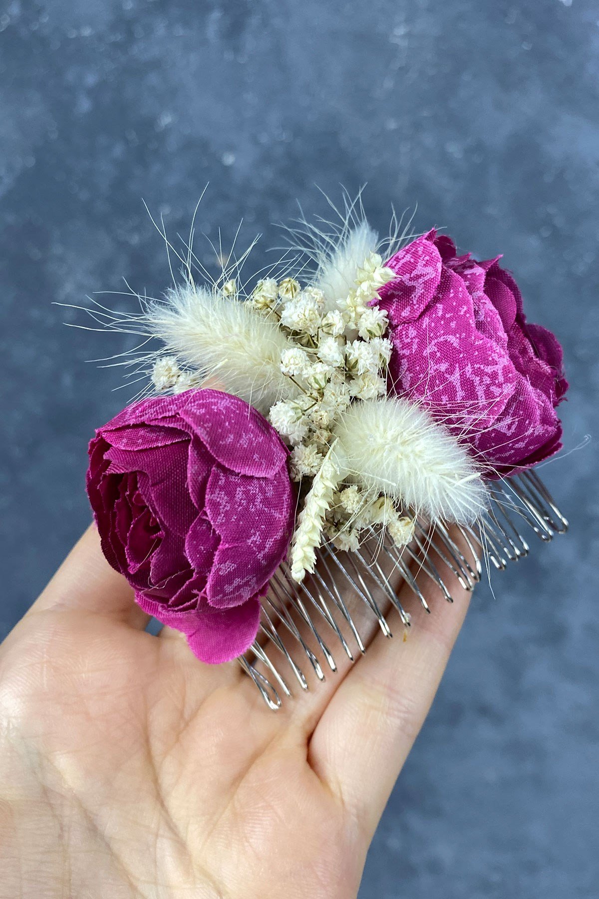 Koyu Fuşya Pamuk Otlu Cipso ve Yapay Çiçek Taraklı Saç Tokası Aksesuar