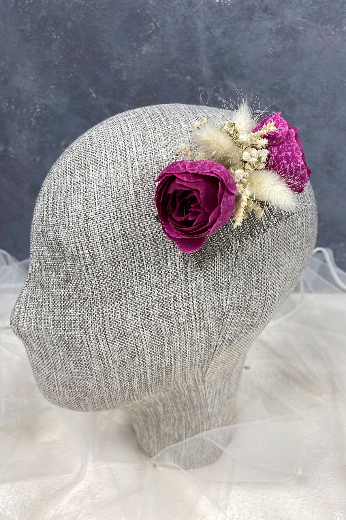 Koyu Fuşya Pamuk Otlu Cipso ve Yapay Çiçek Taraklı Saç Tokası Aksesuar