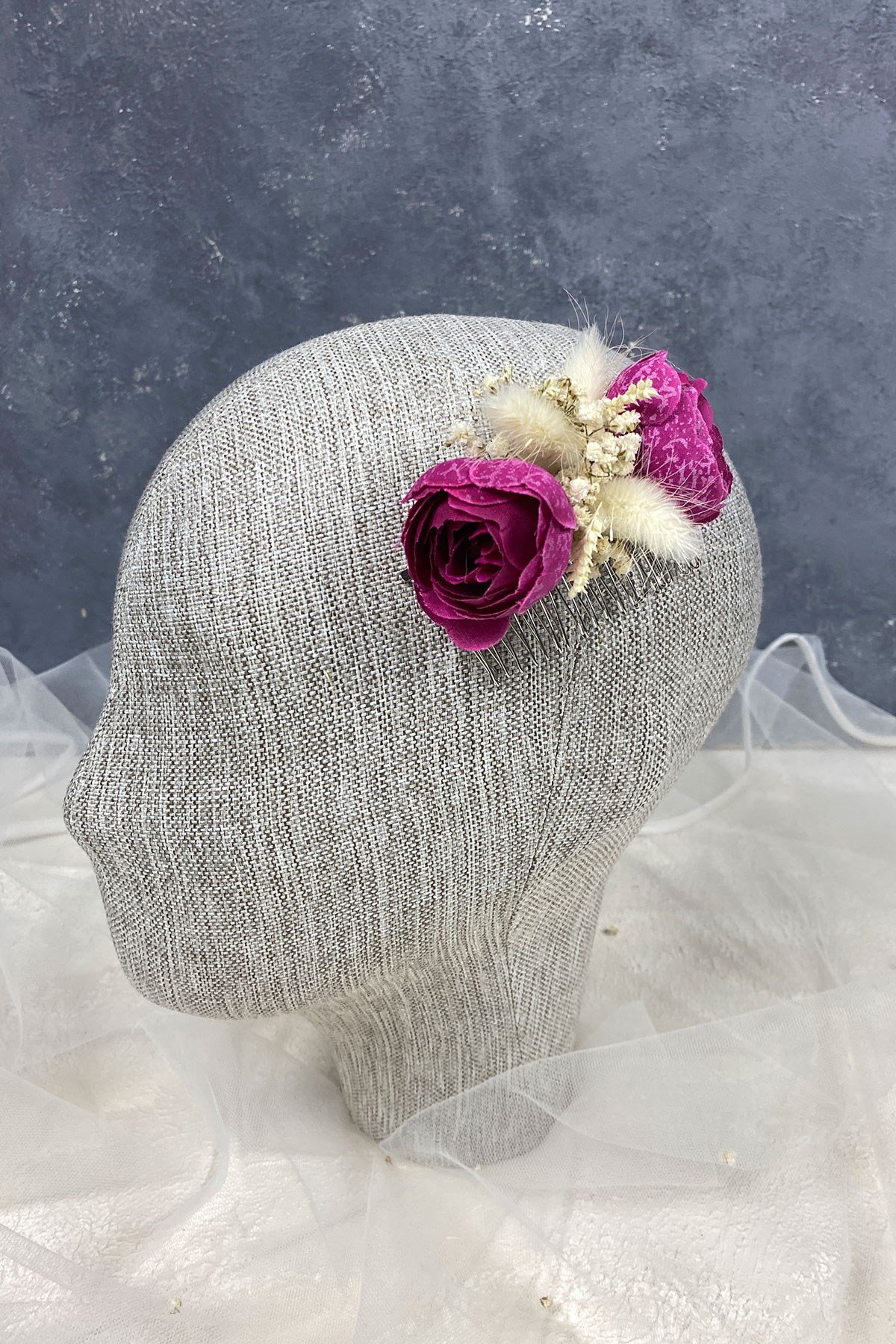 Koyu Fuşya Pamuk Otlu Cipso ve Yapay Çiçek Taraklı Saç Tokası Aksesuar