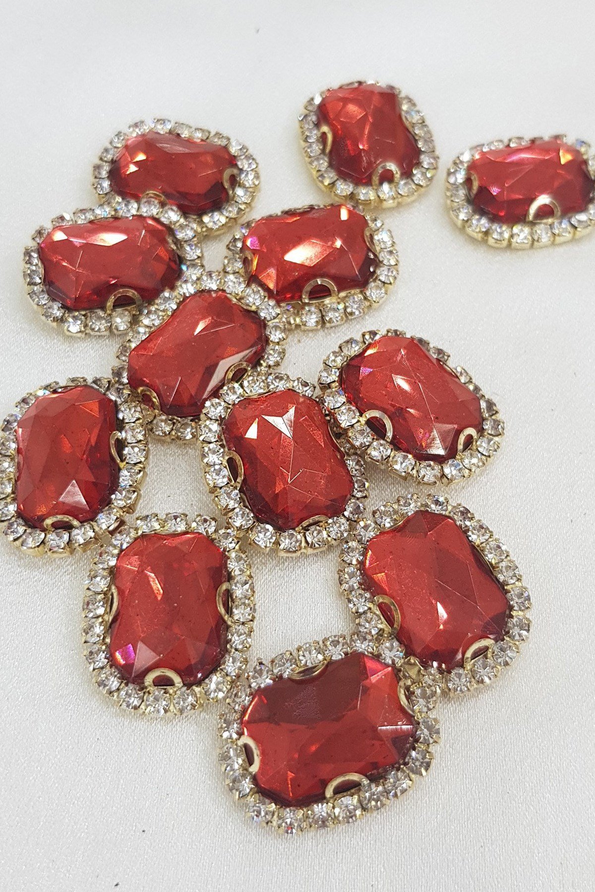 Koyu Kırmızı Dikdörtgen Kasalı Dikme Taş 1 adet